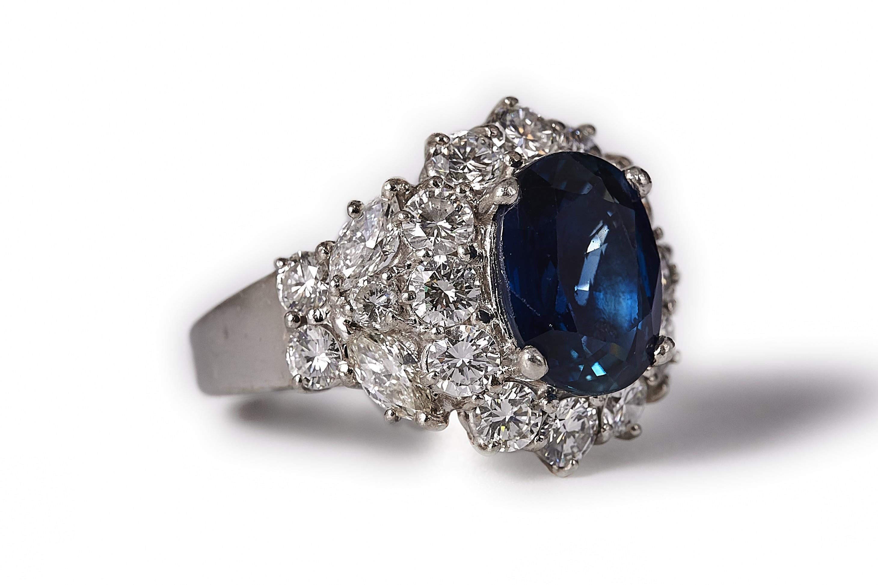 4.67 carat sapphire and 2.62 carat diamond statement ring For Sale 3