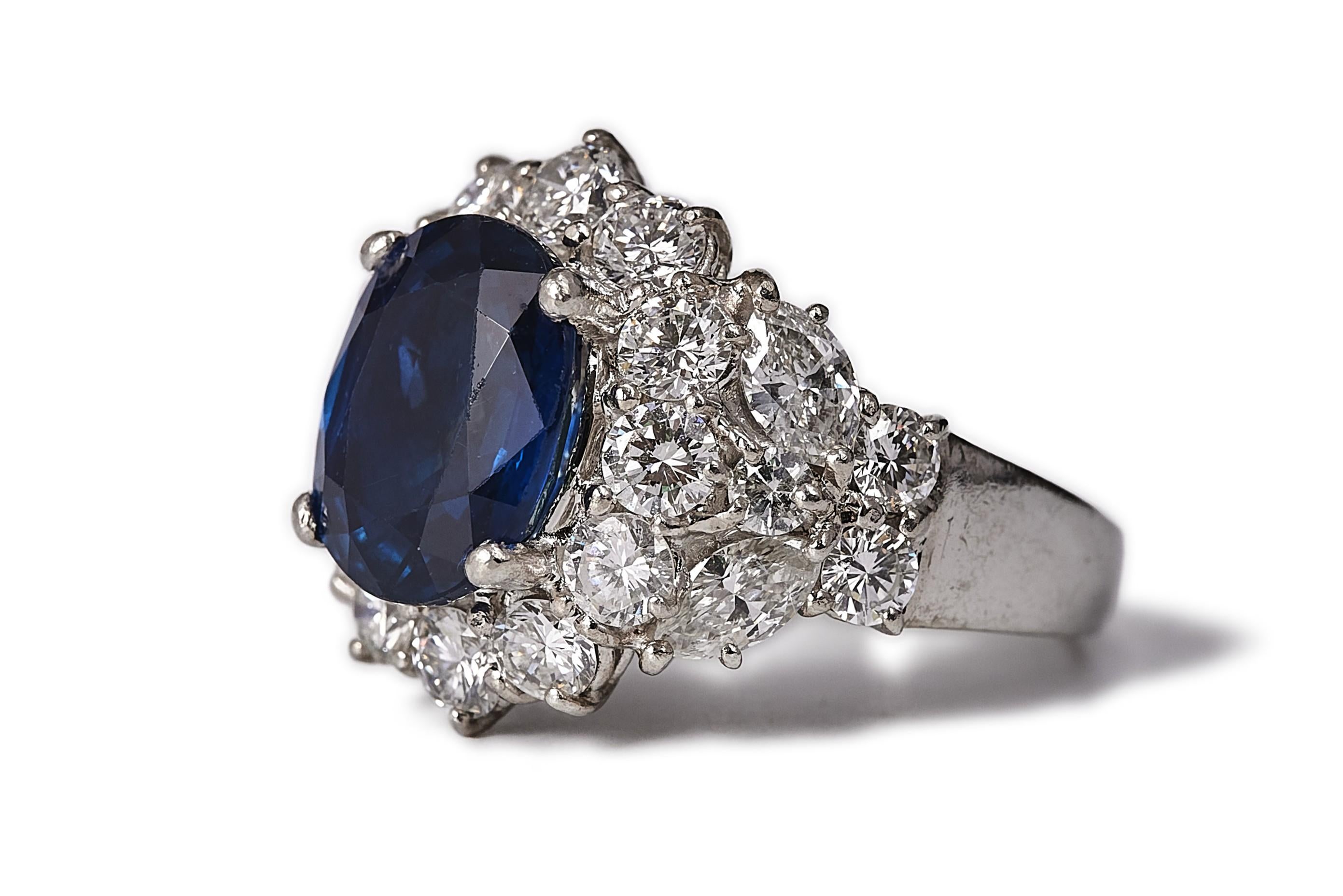 4.67 carat sapphire and 2.62 carat diamond statement ring For Sale 4
