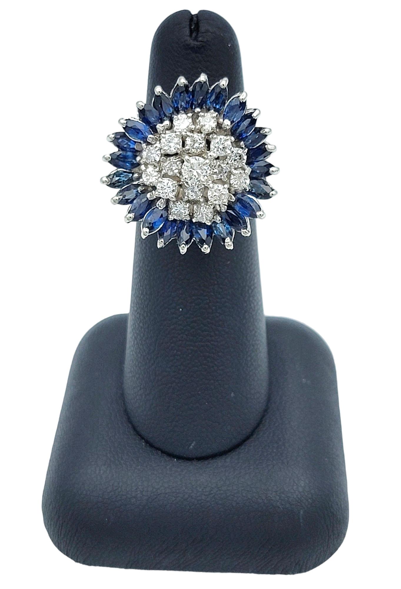 Anillo de cóctel de oro de 14 quilates con zafiro azul y diamantes apilados de 4,67 quilates totales en venta 4
