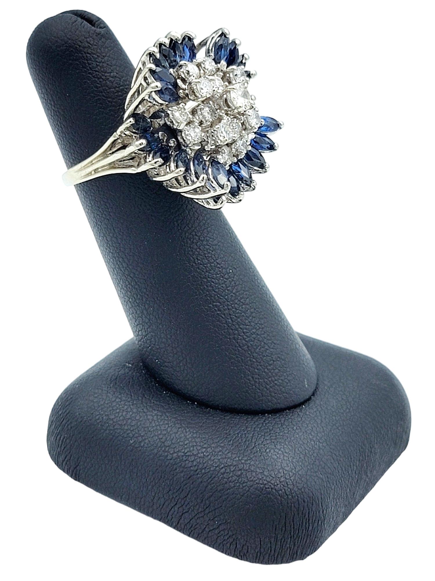 Anillo de cóctel de oro de 14 quilates con zafiro azul y diamantes apilados de 4,67 quilates totales en venta 5