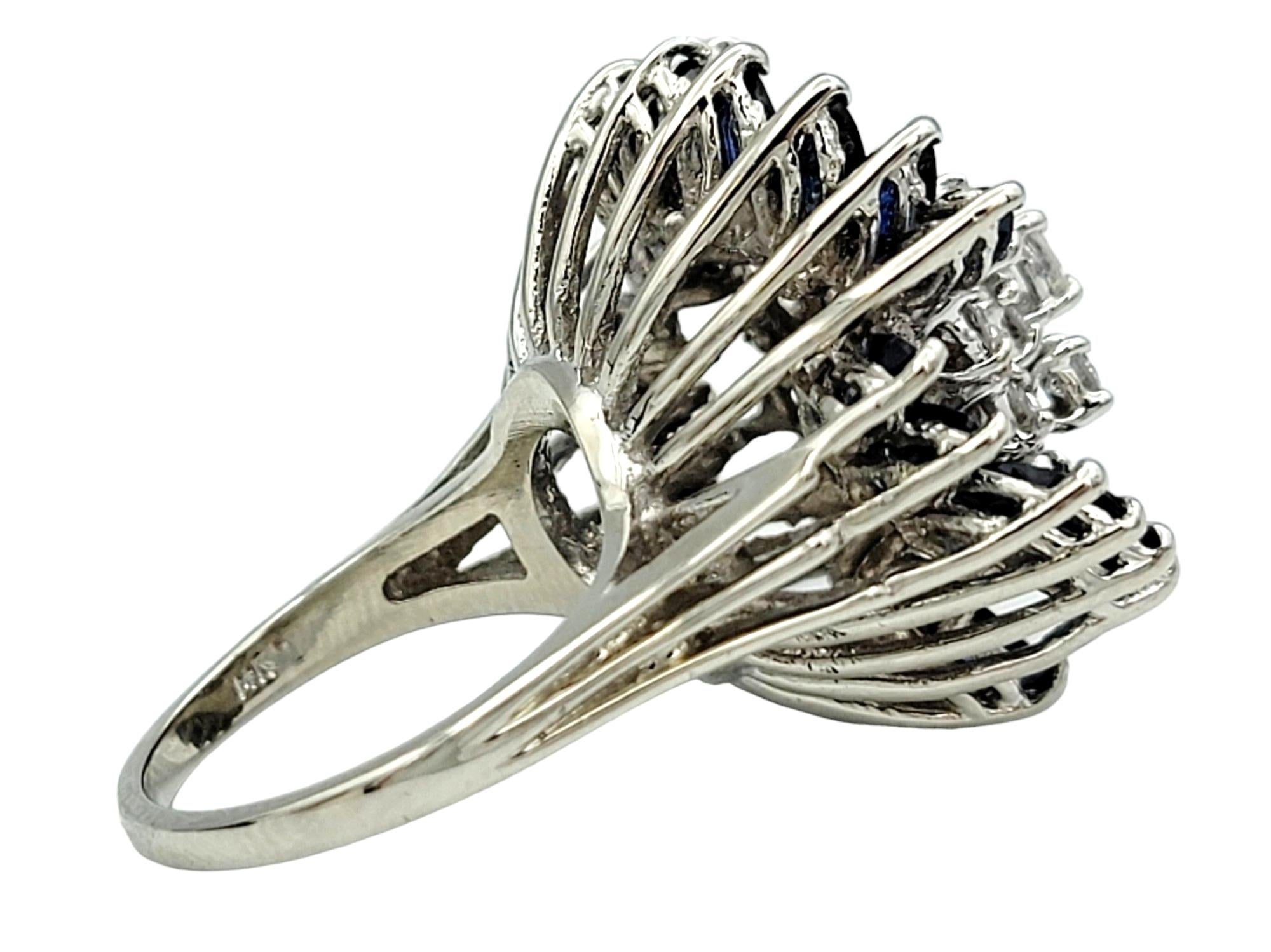 Anillo de cóctel de oro de 14 quilates con zafiro azul y diamantes apilados de 4,67 quilates totales en Bueno estado para la venta en Scottsdale, AZ