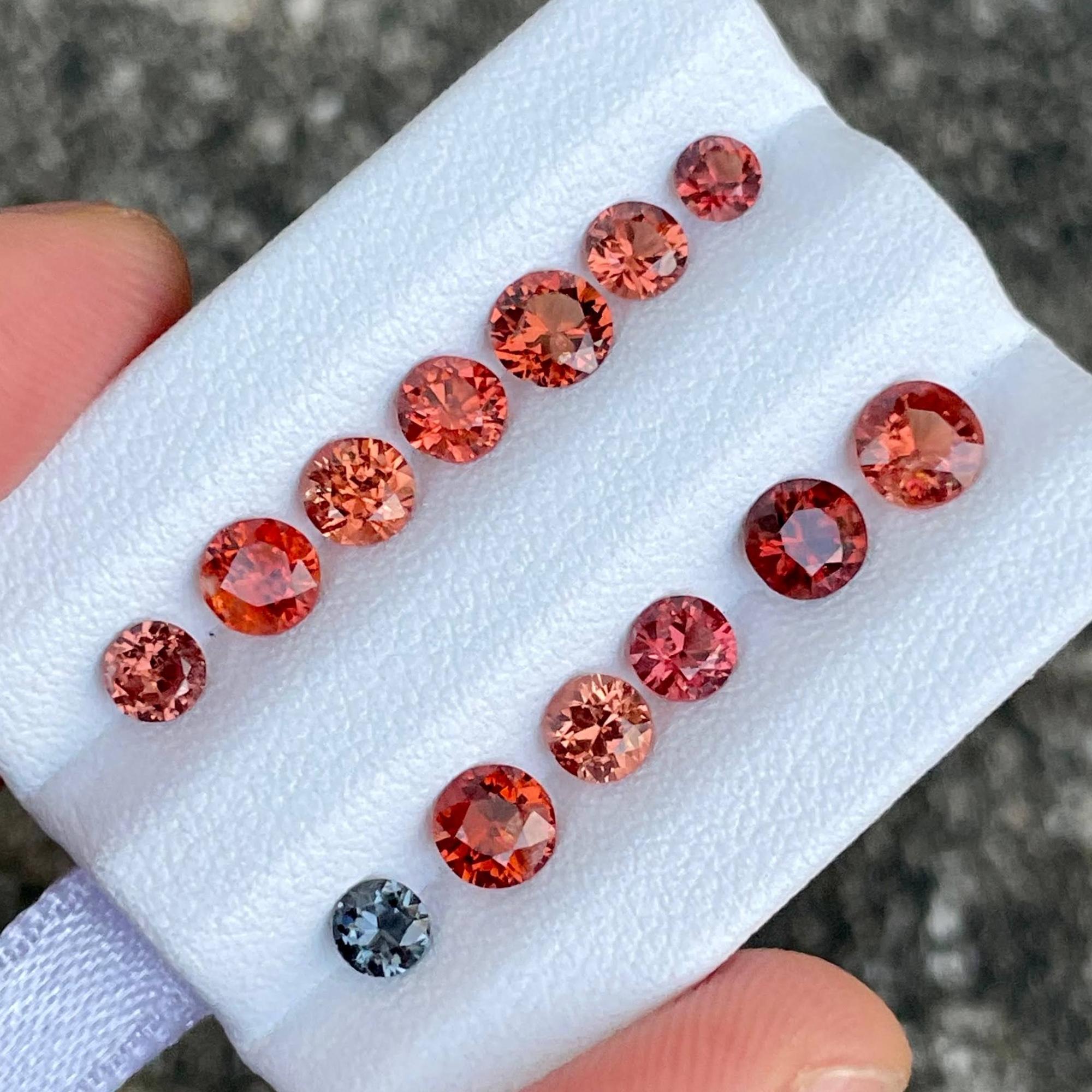 4,67 Karat 13 Stück natürliche Spinellsteine mit Rundschliff aus Burma für Damen oder Herren im Angebot