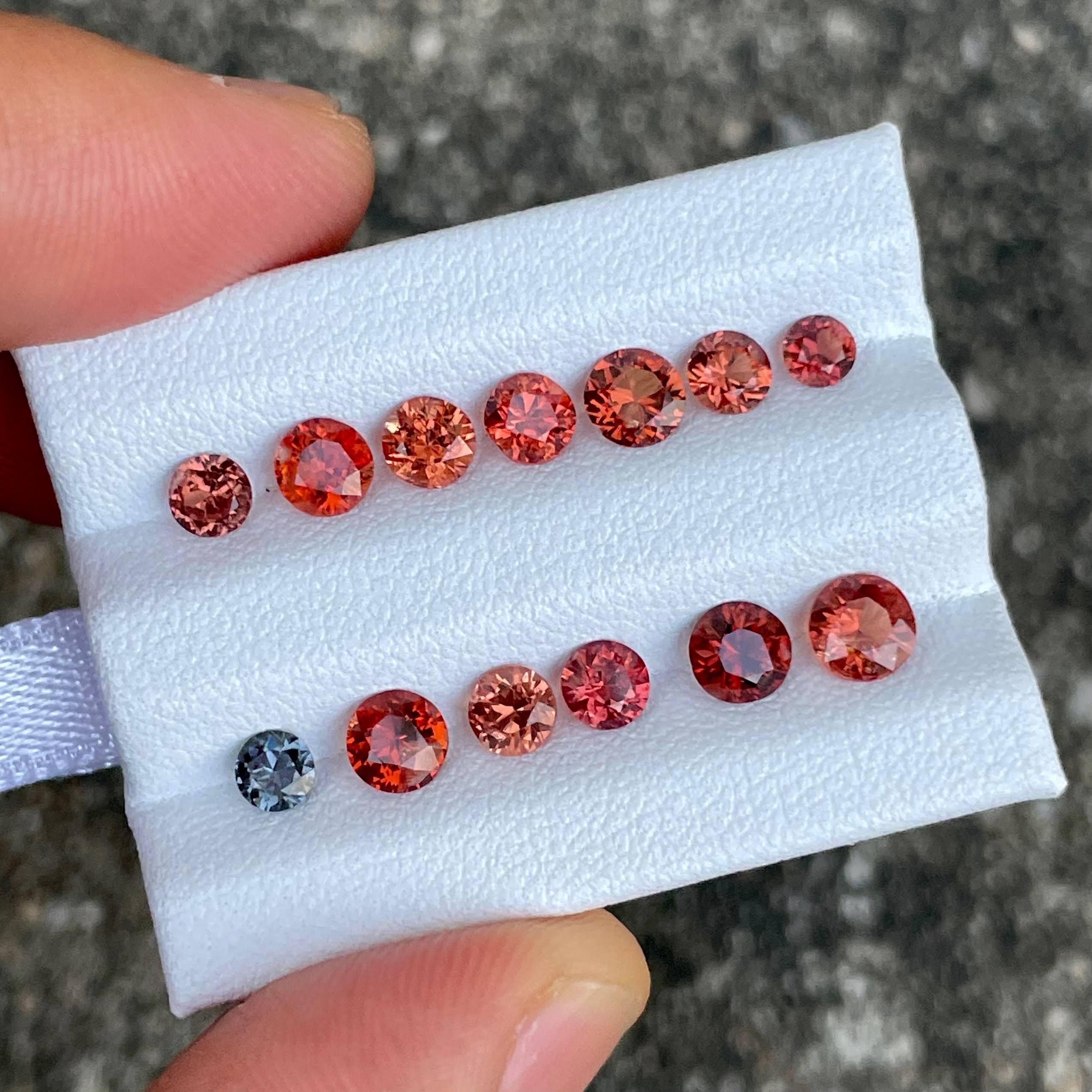4,67 Karat 13 Stück natürliche Spinellsteine mit Rundschliff aus Burma im Angebot 1