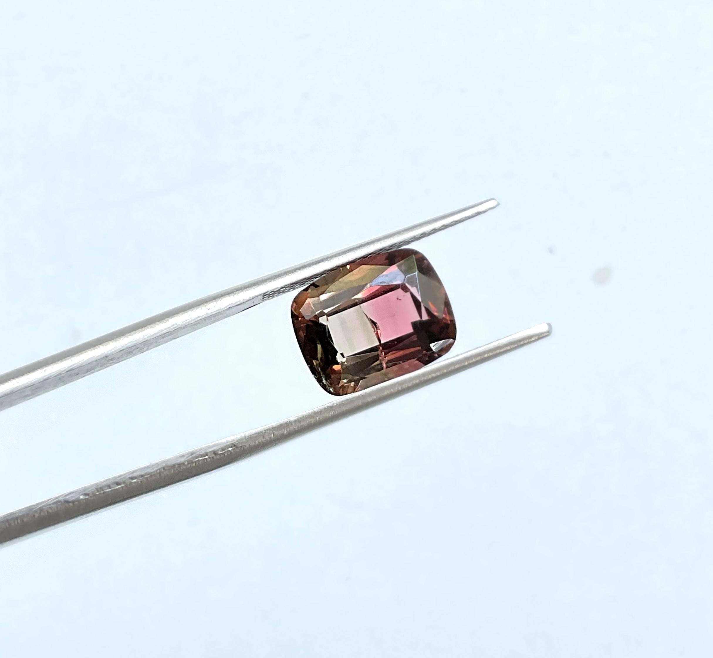 Tourmaline bicolore taille coussin facettée de 4,67 carats pour bijouterie naturelle Unisexe en vente