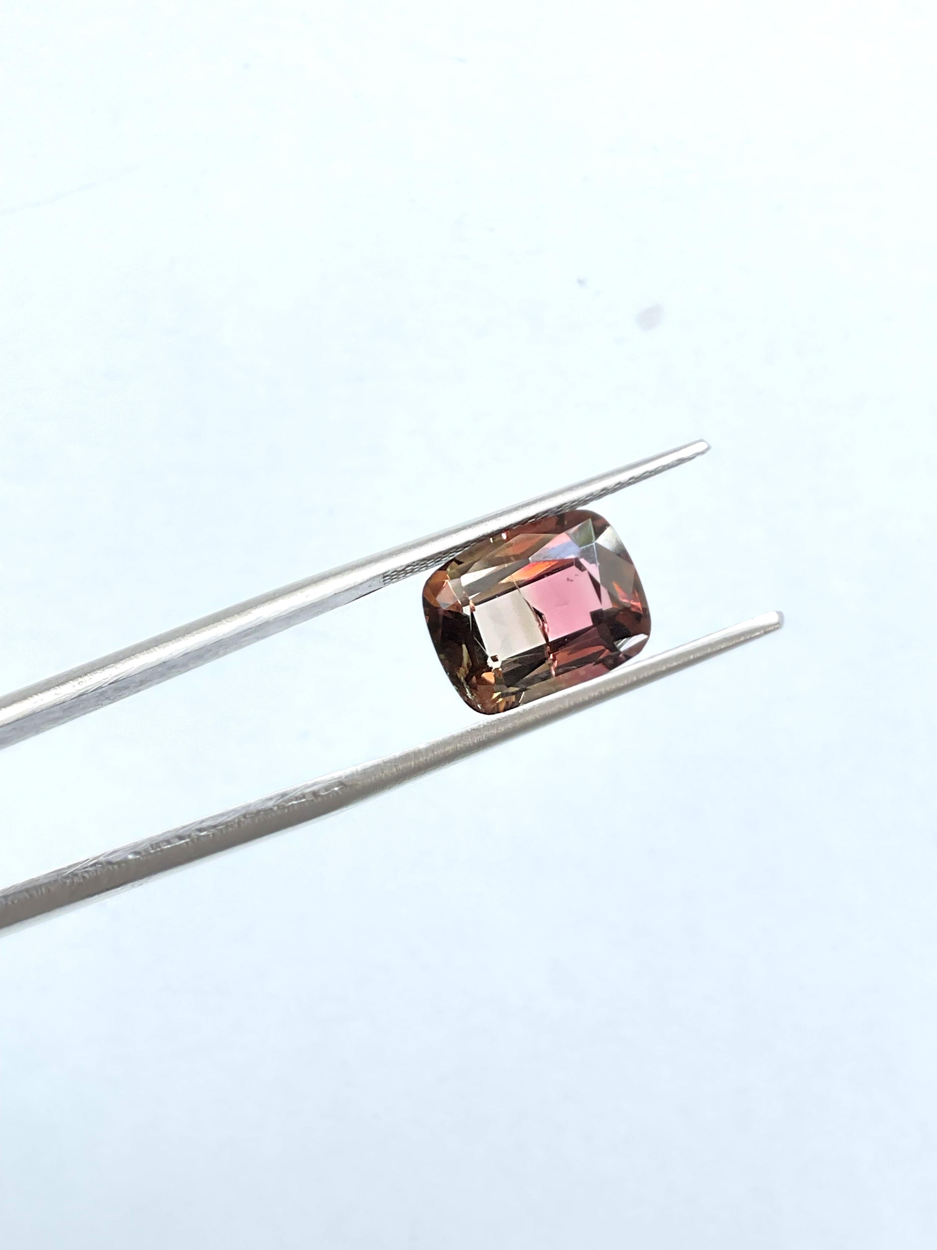 Tourmaline bicolore taille coussin facettée de 4,67 carats pour bijouterie naturelle en vente 1