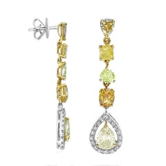 Ohrringe aus Weiß- und Gelbgold mit 4,67 Karat farbigen Diamanten und weißen Diamanten