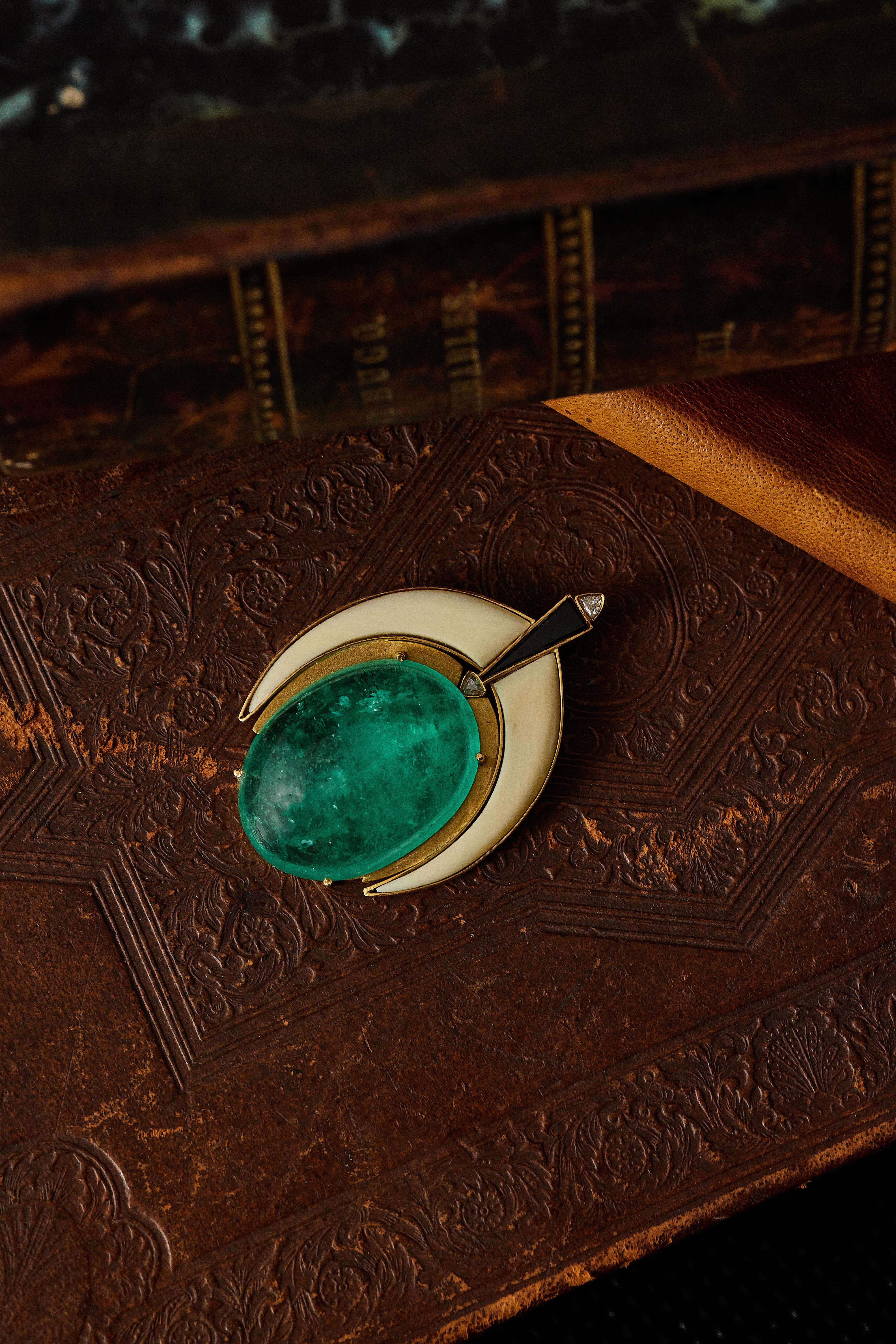 46.7 ct emerald art deco pendant. In Good Condition In Malmö, Skåne län