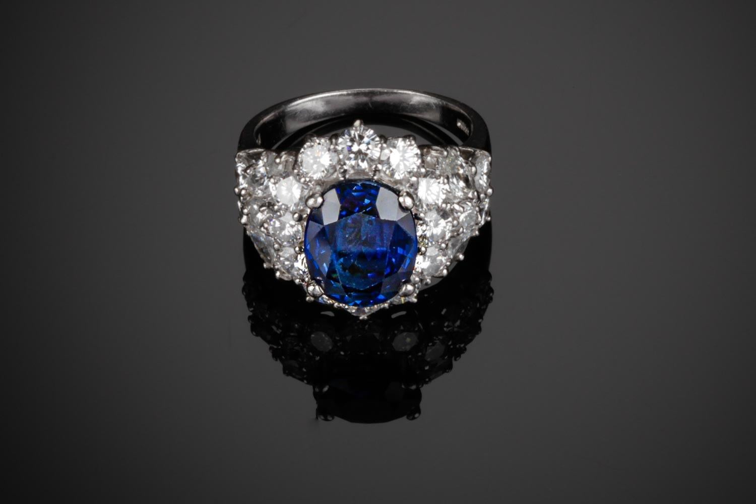 4.67 carat sapphire and 2.62 carat diamond statement ring For Sale 7