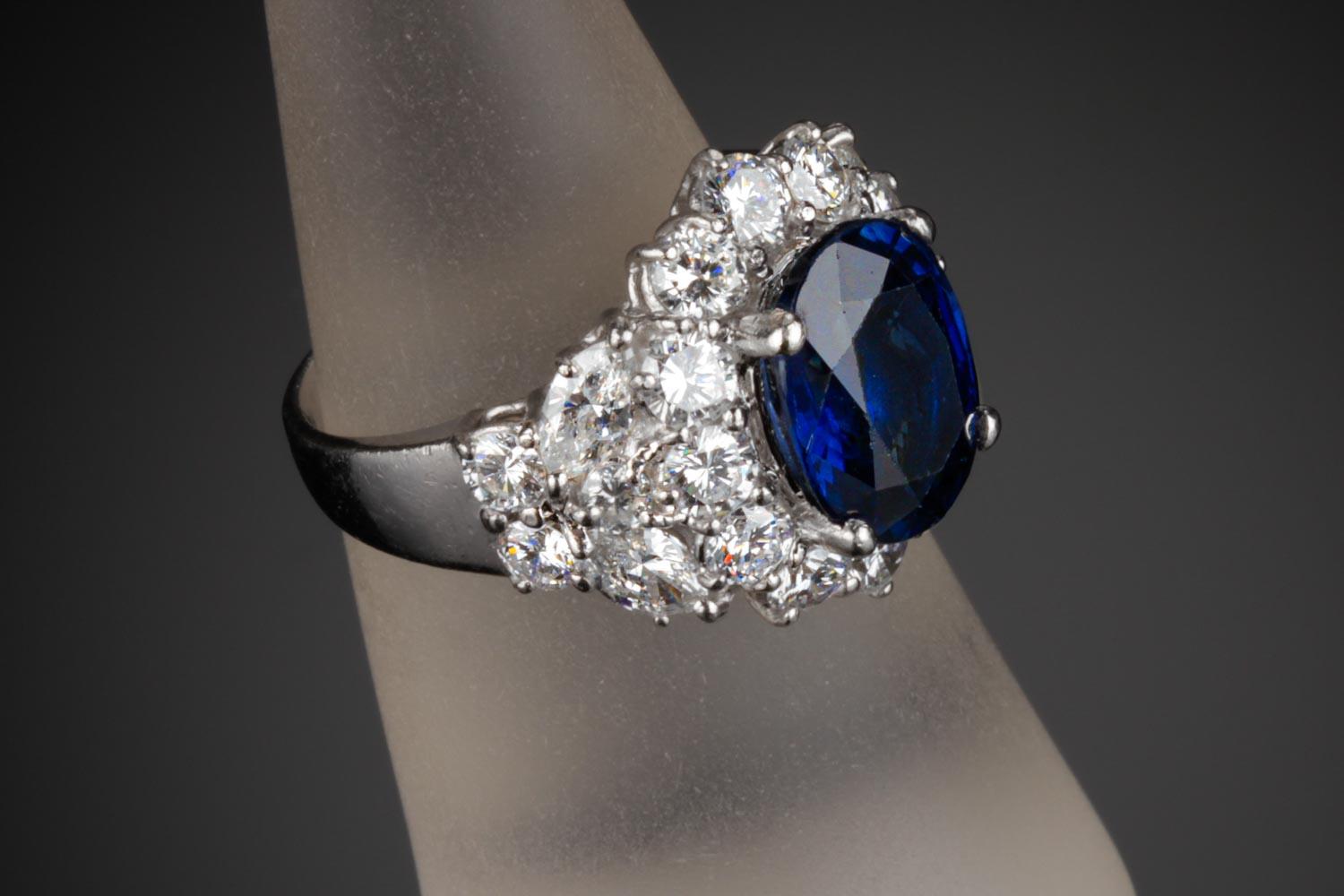 4.67 carat sapphire and 2.62 carat diamond statement ring For Sale 8