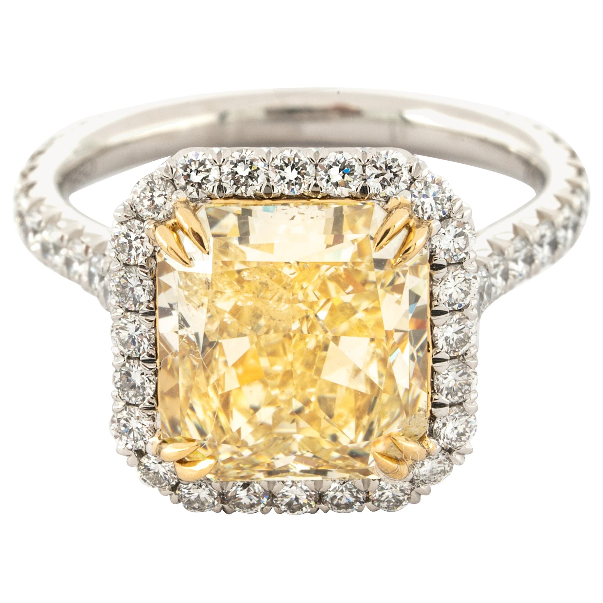 4,68 Ct  Fancy Yellow Radiant Cut Diamant Verlobungsring GIA Zertifikat