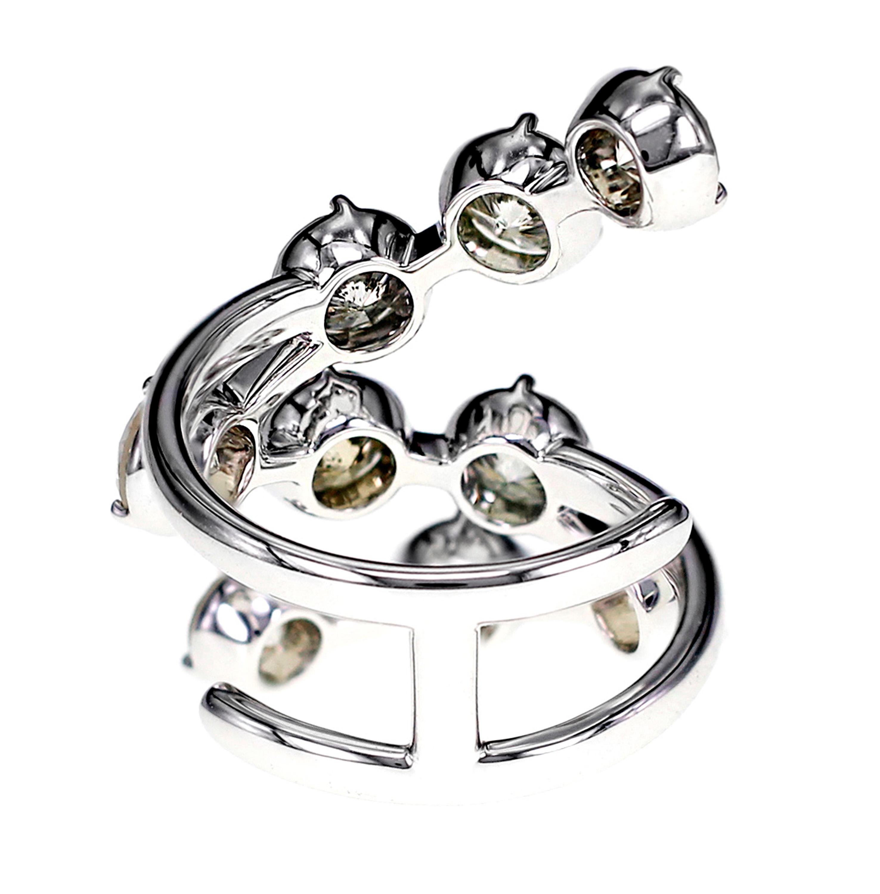4,68 Karat natürlicher Fancy Color Diamant-Schlangenring (Rundschliff) im Angebot
