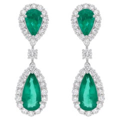 Boucles d
oreilles en or blanc 14 carats avec émeraude de Zambie de 4,68 carats et diamants de 1,96 carat SI/H