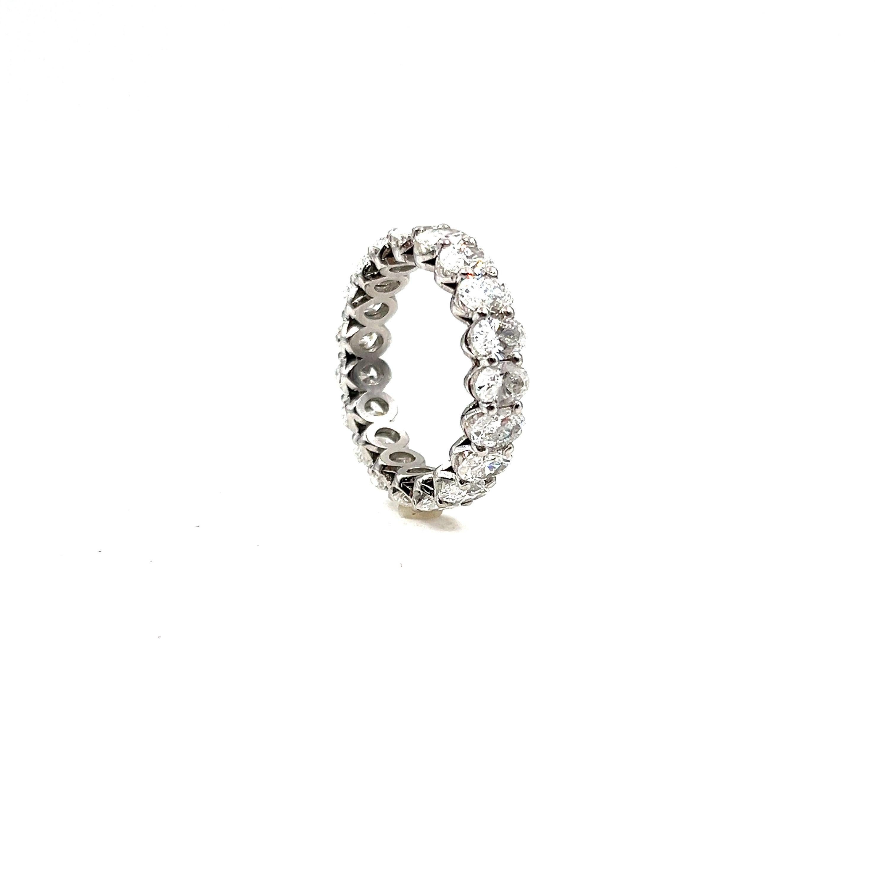 4.68 ct Oval Diamond Eternity Ring In New Condition For Sale In Chicago, IL