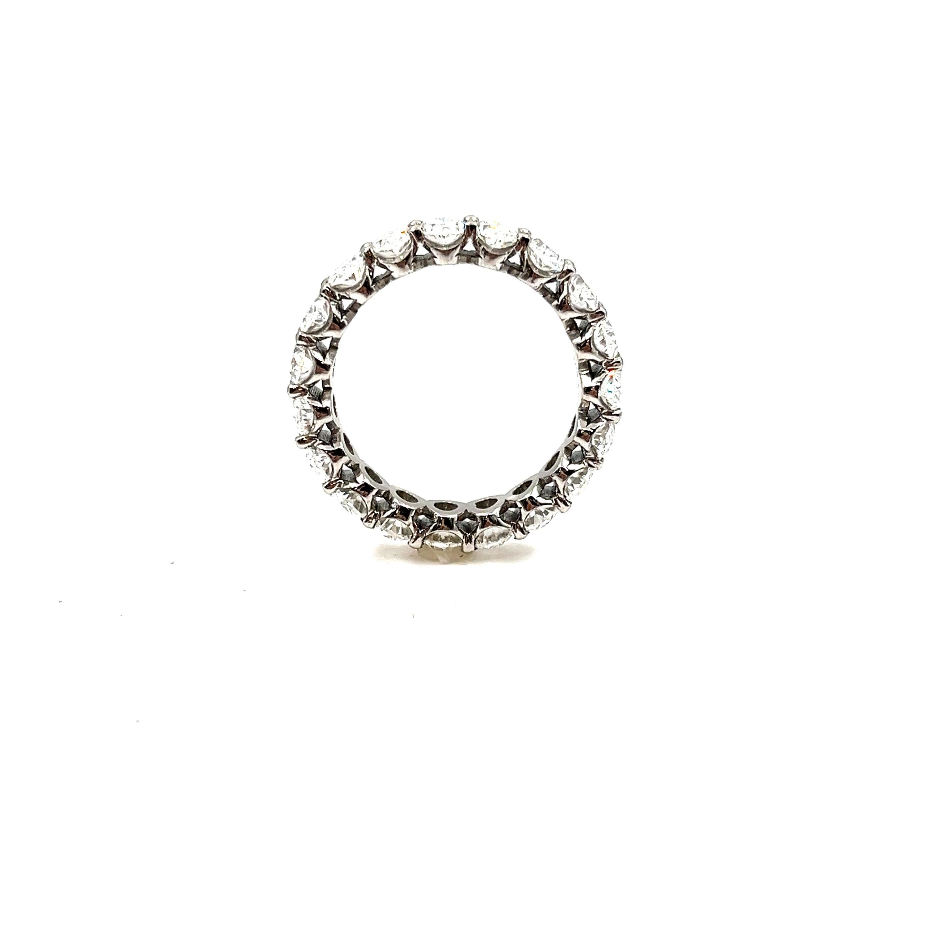 Women's or Men's 4.68 ct Oval Diamond Eternity Ring For Sale