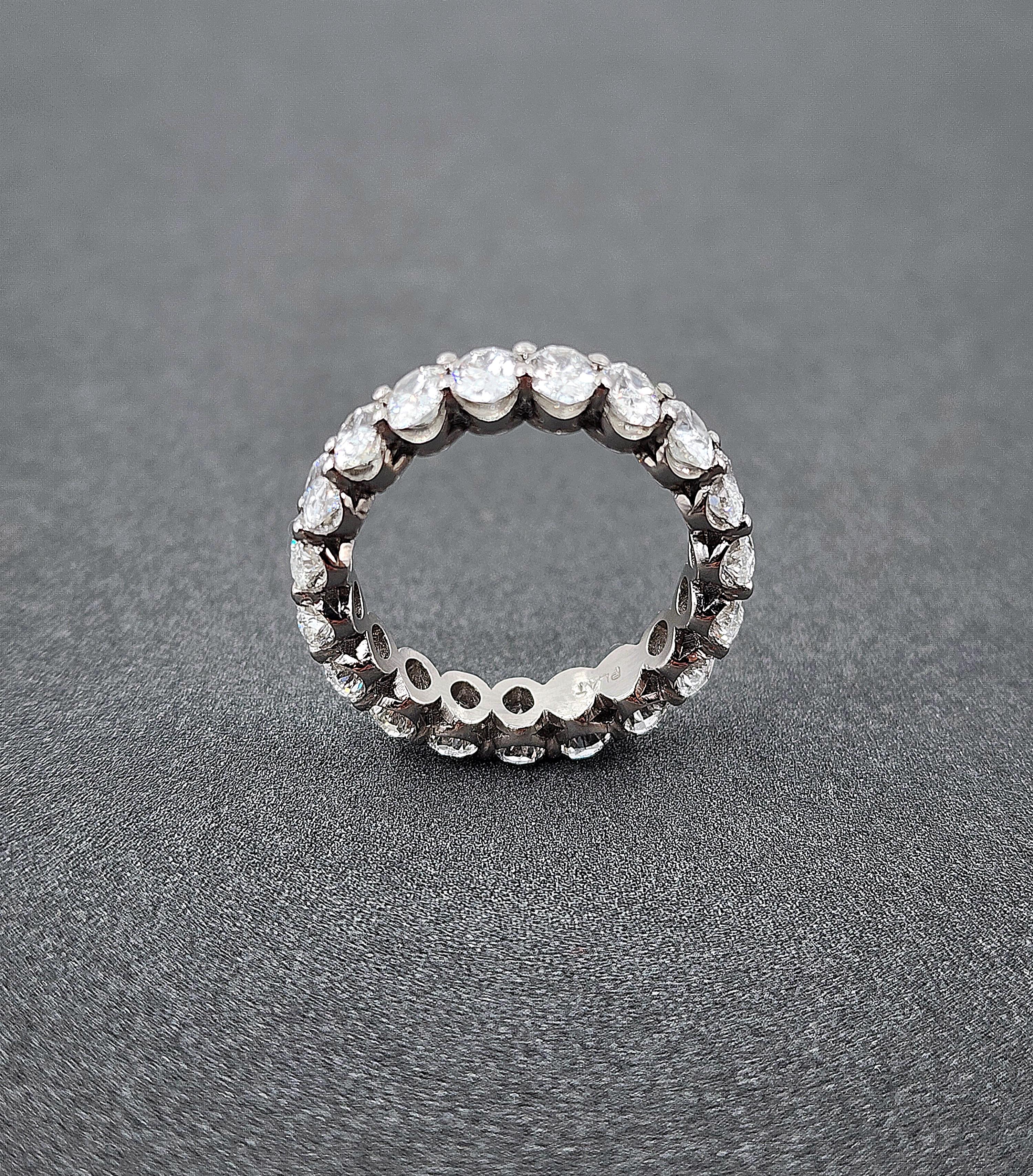 4.68 ct Ovaler Diamant Ewigkeitsring im Angebot 1