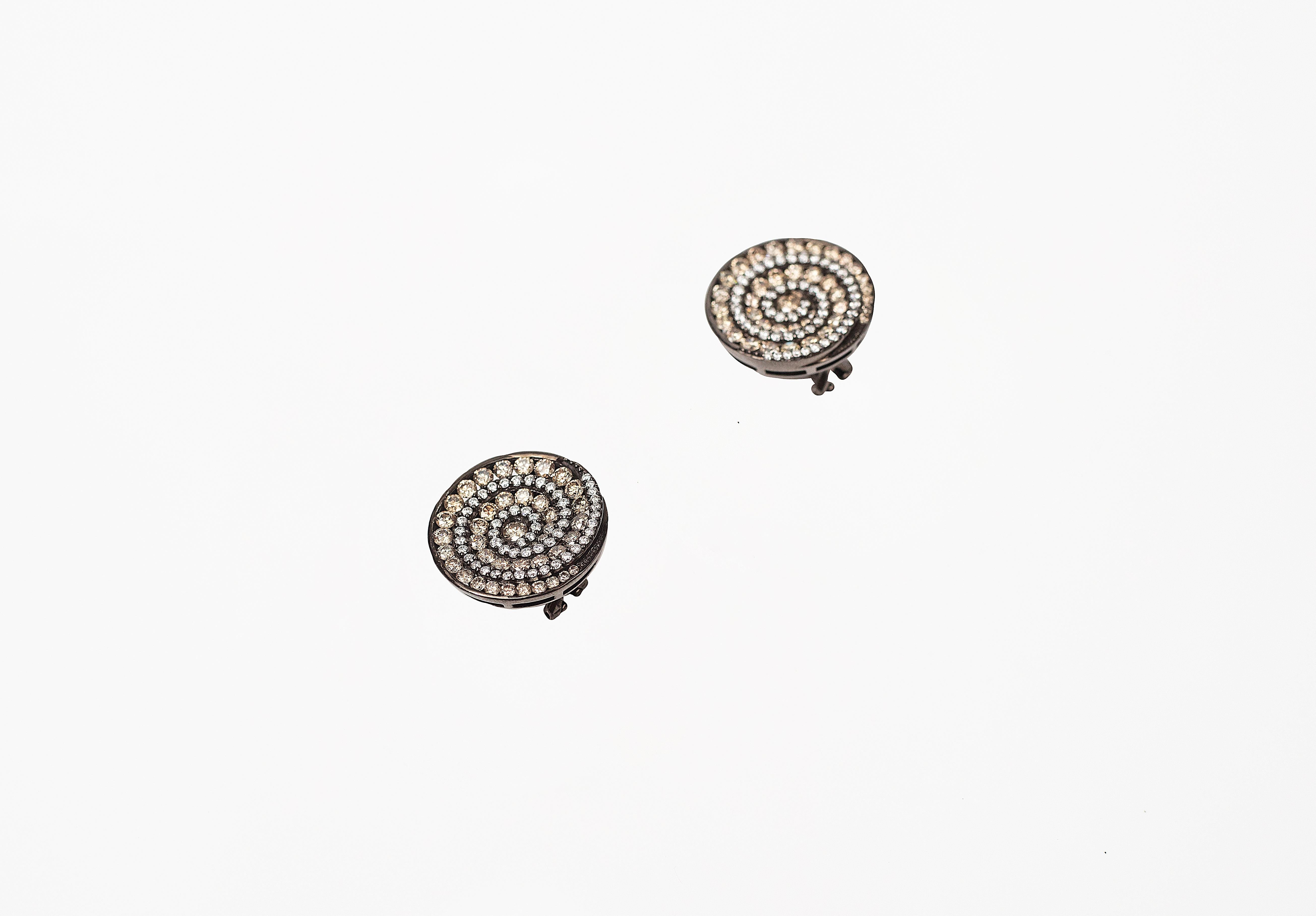 High Fashion Handcrafted Stud Earrings in 18K Gold Black Rhodium.
Gold Weight - 15.964
Diamond Weight - 4.48
Diamond Clarity - VS
Colour - G and Brown
Post and Clip System
