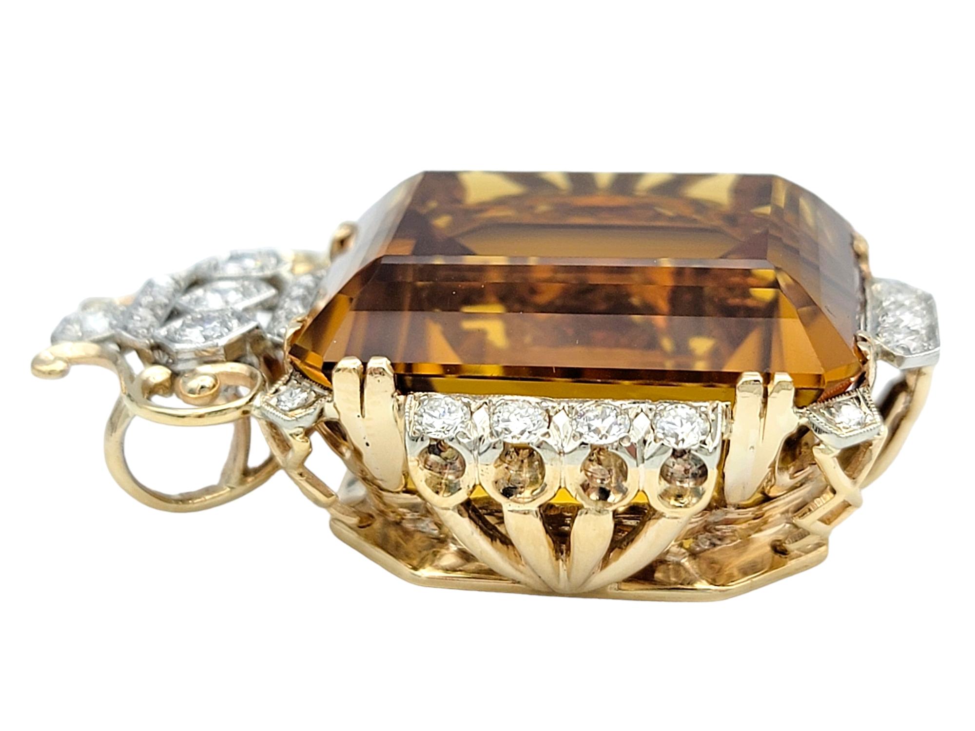 Contemporain 46.87 Carat Emerald Cut Citrine Pendentif avec diamants en or jaune et blanc en vente