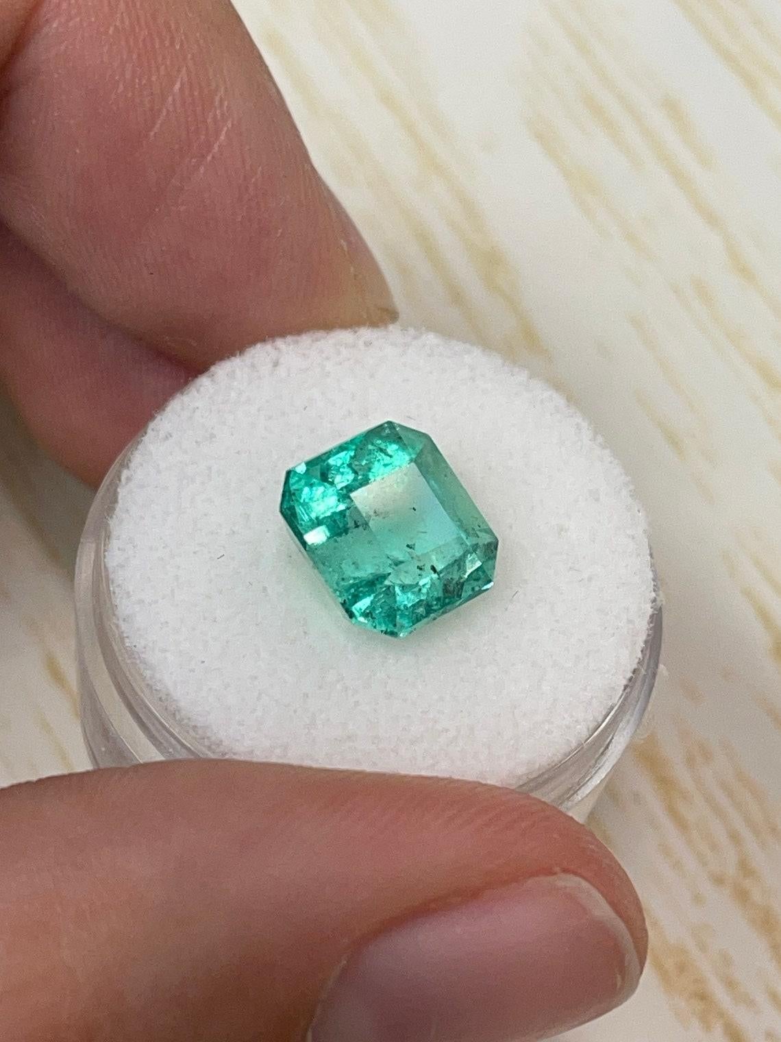 Donna 4,69 Carati 10x10 Smeraldo colombiano lentigginoso - Taglio Asscher con angoli tagliati Maggio in vendita