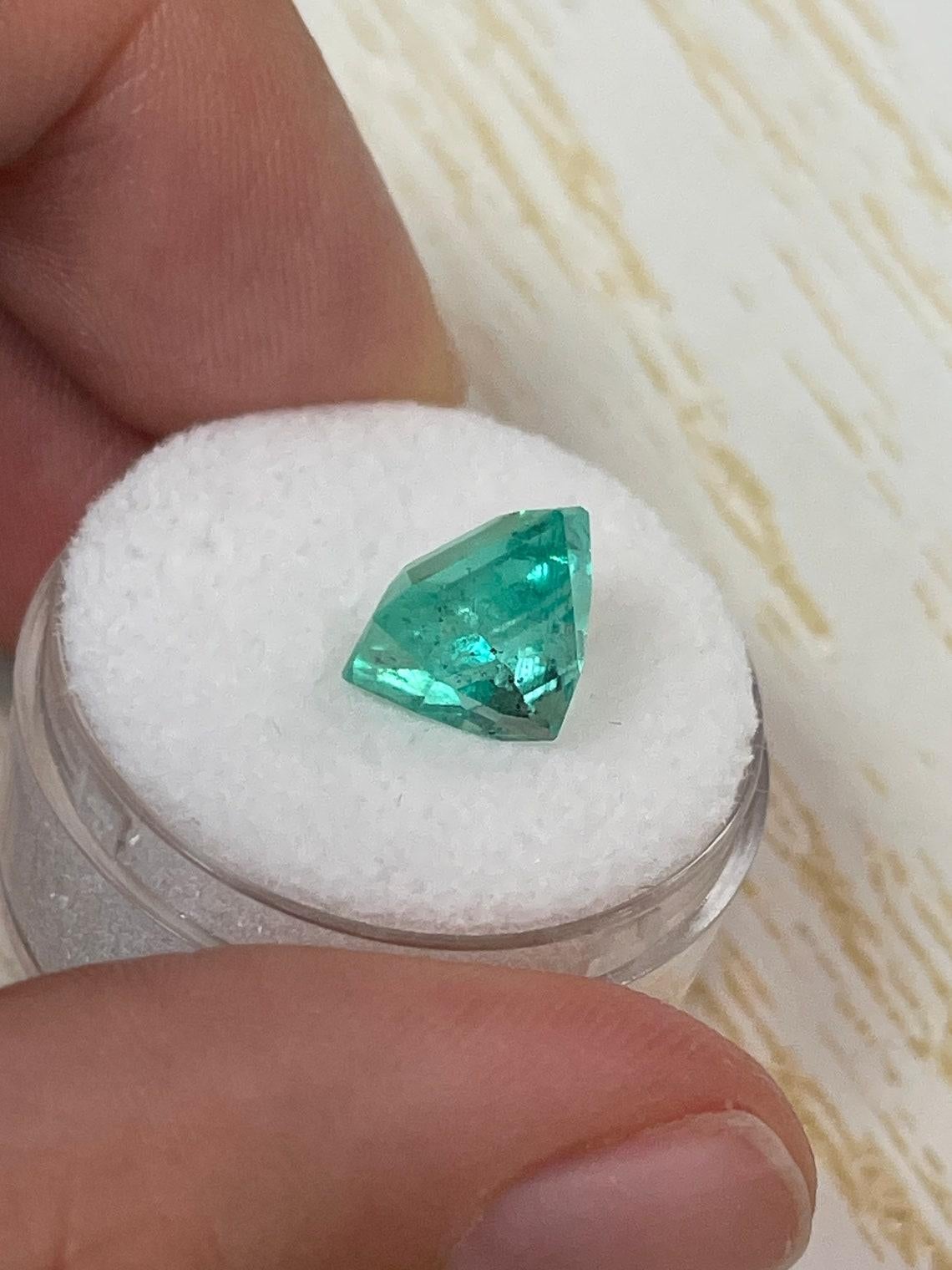 4,69 Carati 10x10 Smeraldo colombiano lentigginoso - Taglio Asscher con angoli tagliati Maggio in vendita 2