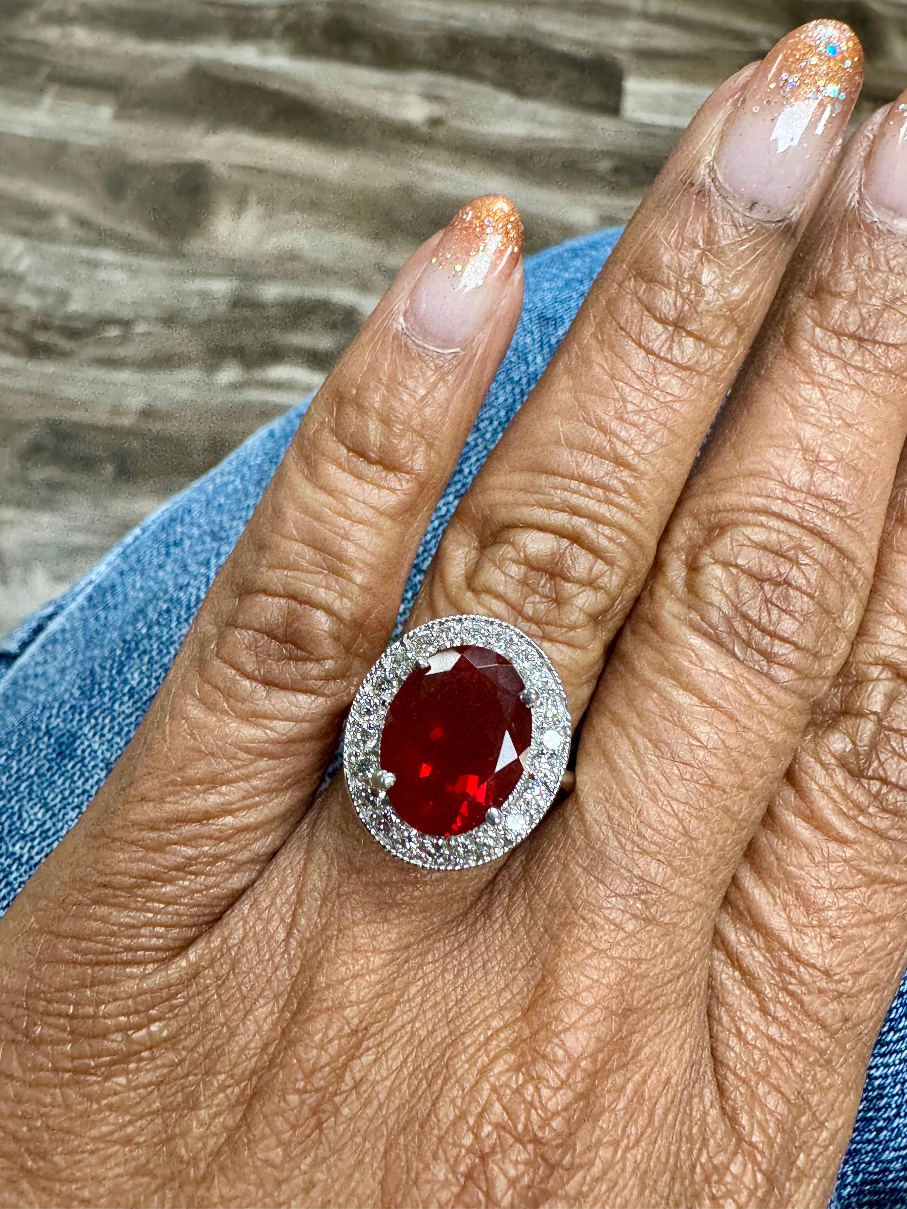 Bague en or blanc 14 carats avec diamant et opale de feu naturelle de 4,69 carats en vente 4