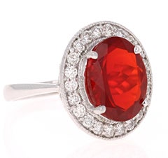 Anello con diamante opale di fuoco naturale da 4,69 carati in oro bianco 14 carati