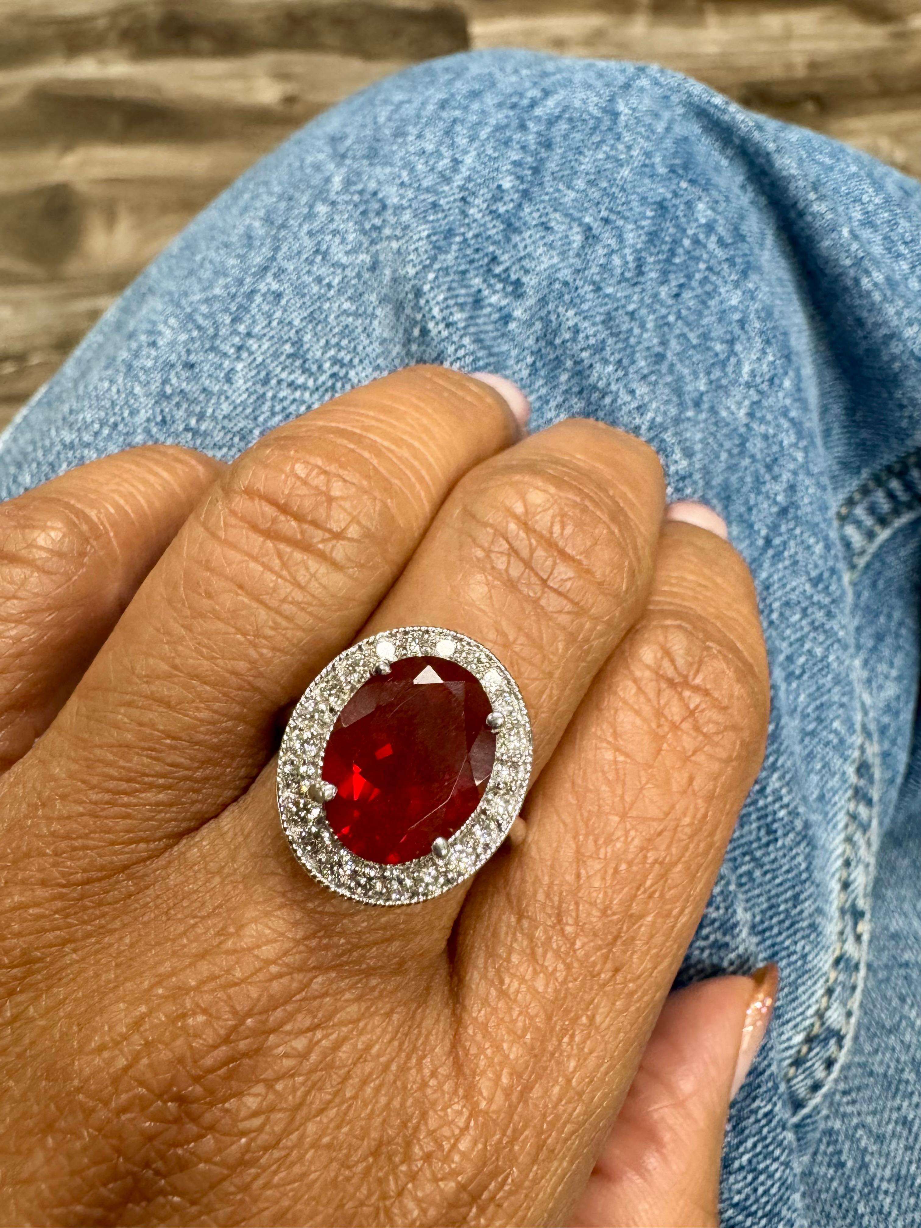 Bague en or blanc 14 carats avec diamant et opale de feu naturelle de 4,69 carats en vente 1