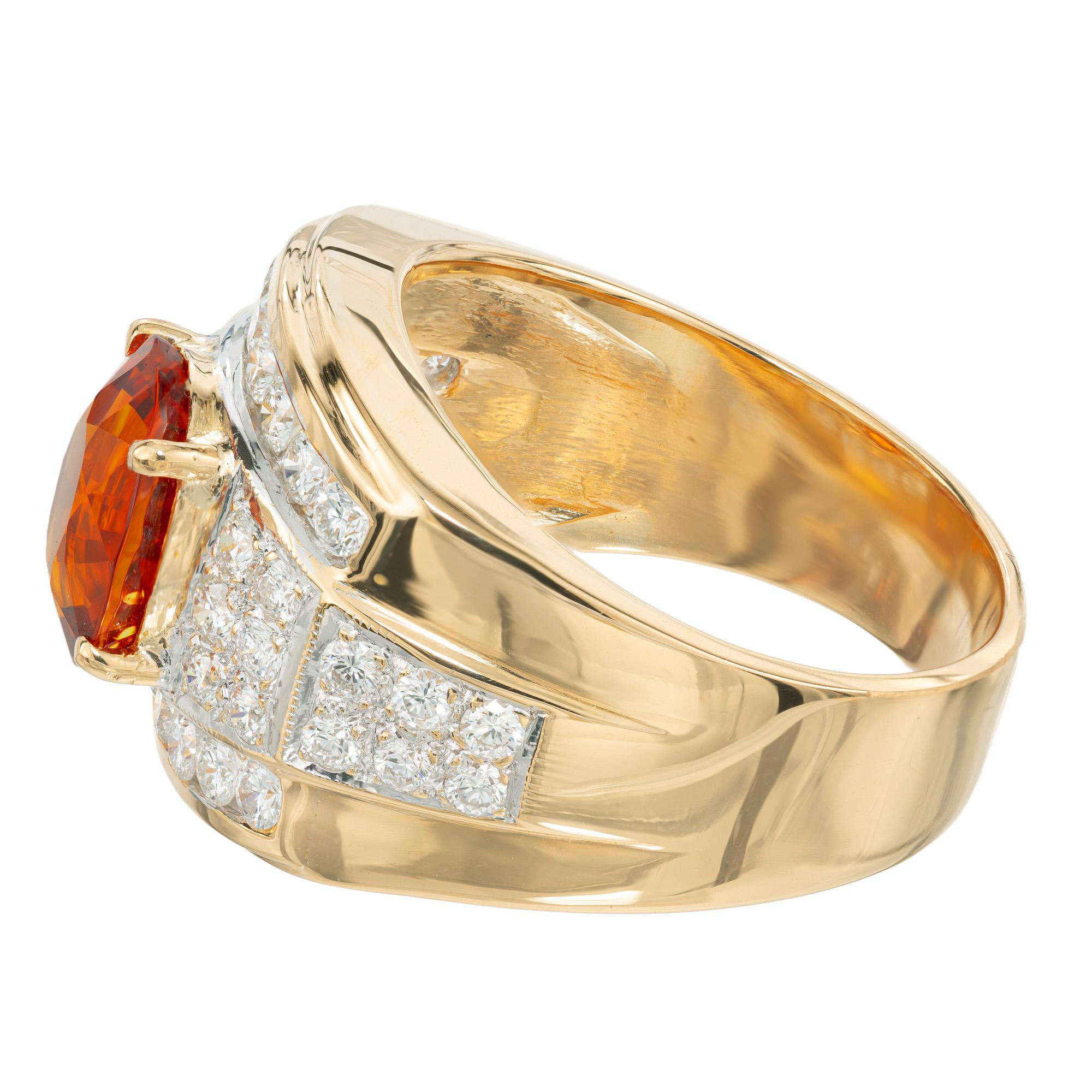 4.69 Carat Oval Hessonite Garnet Round Diamond Yellow Gold Unisex Ring In Excellent Condition For Sale In Stamford, CT