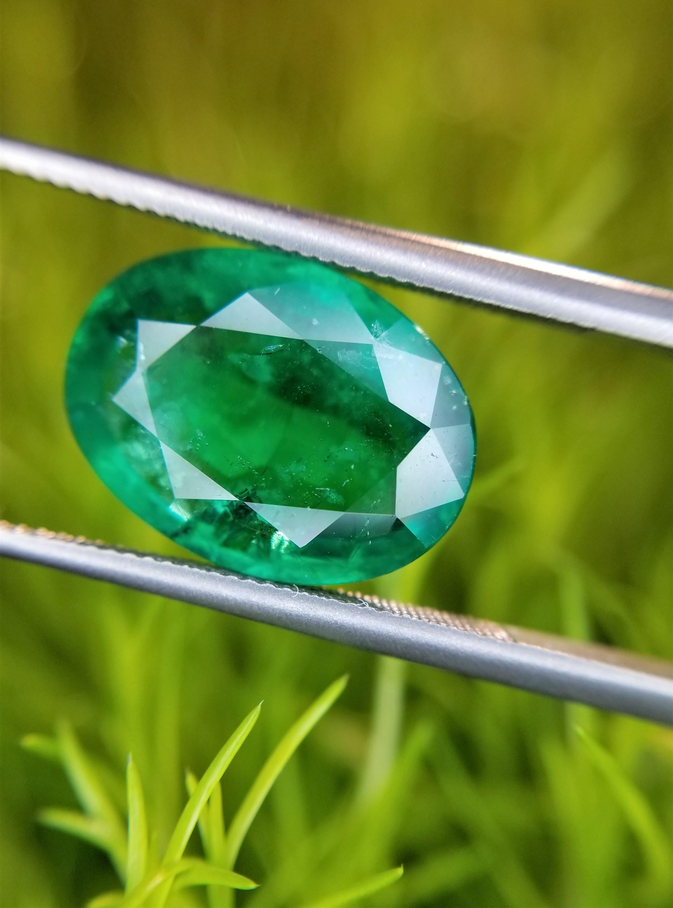 Contemporary 4.69 Ct Weight Oval Shaped Green Color IGITL Certified Emerald Gemstone Pendant For Sale