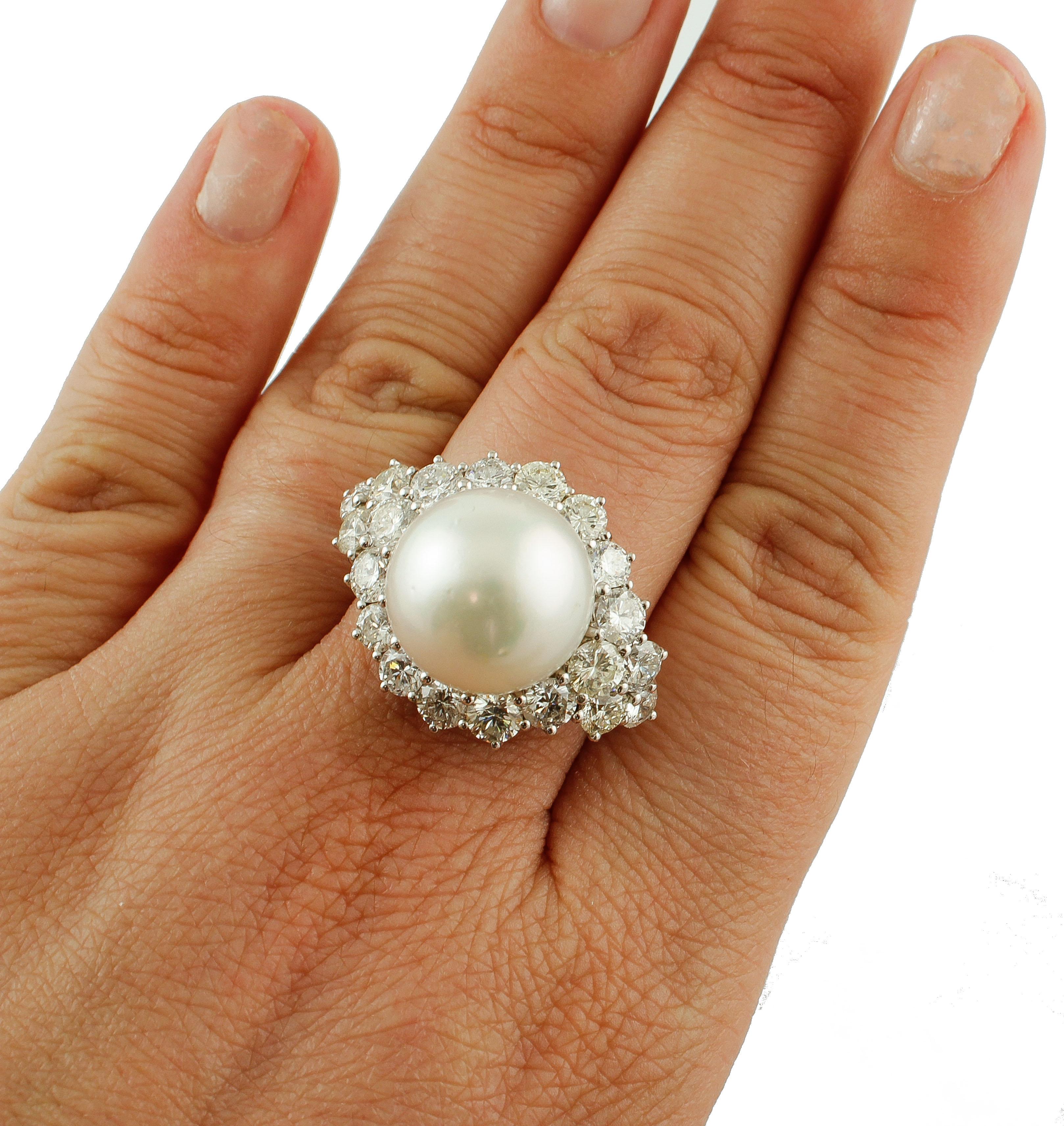 Round Cut 4.69 Carat Diamonds, South Sea Pearl, 14 Karat White Gold Classic Ring For Sale