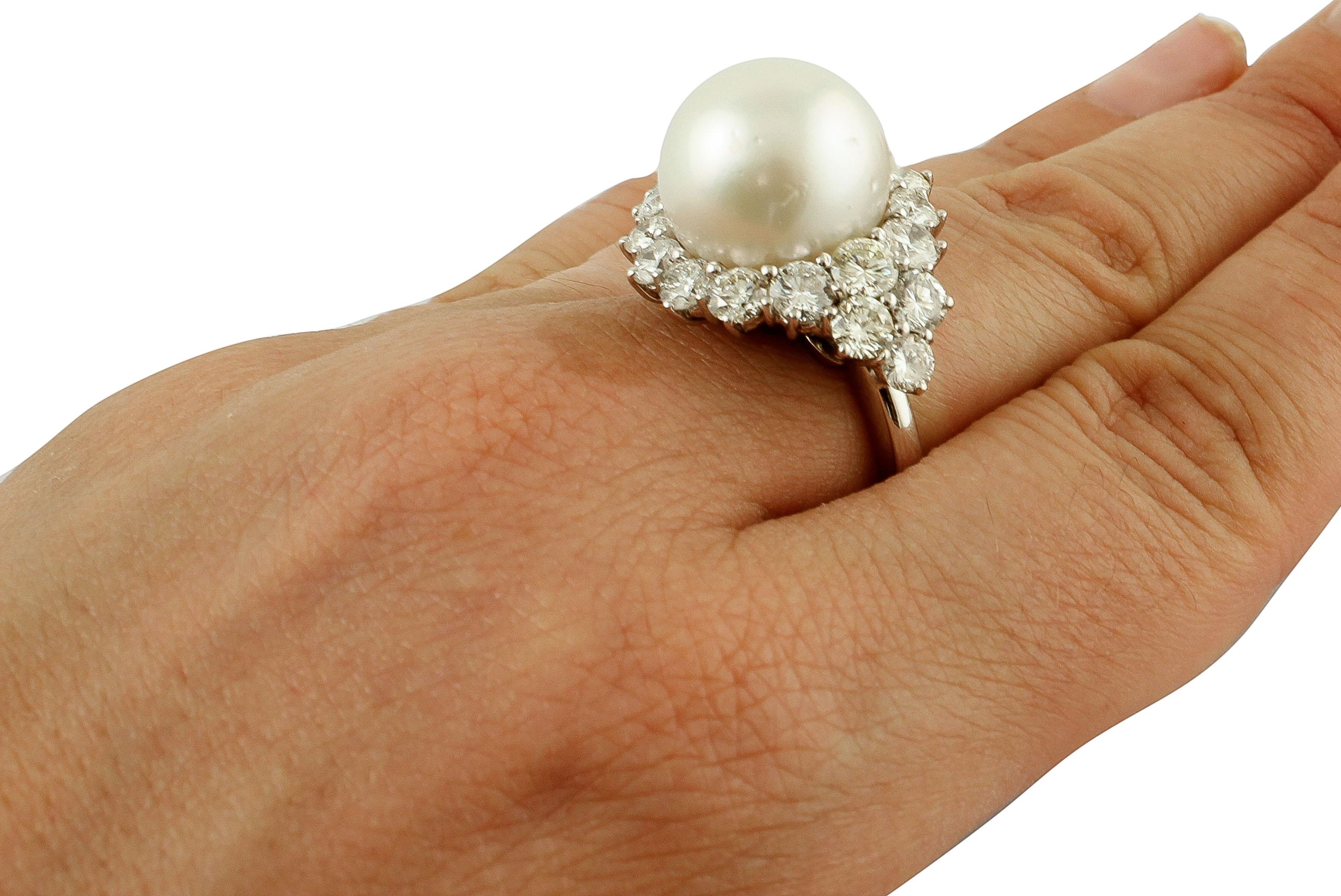4.69 Carat Diamonds, South Sea Pearl, 14 Karat White Gold Classic Ring In Good Condition For Sale In Marcianise, Marcianise (CE)