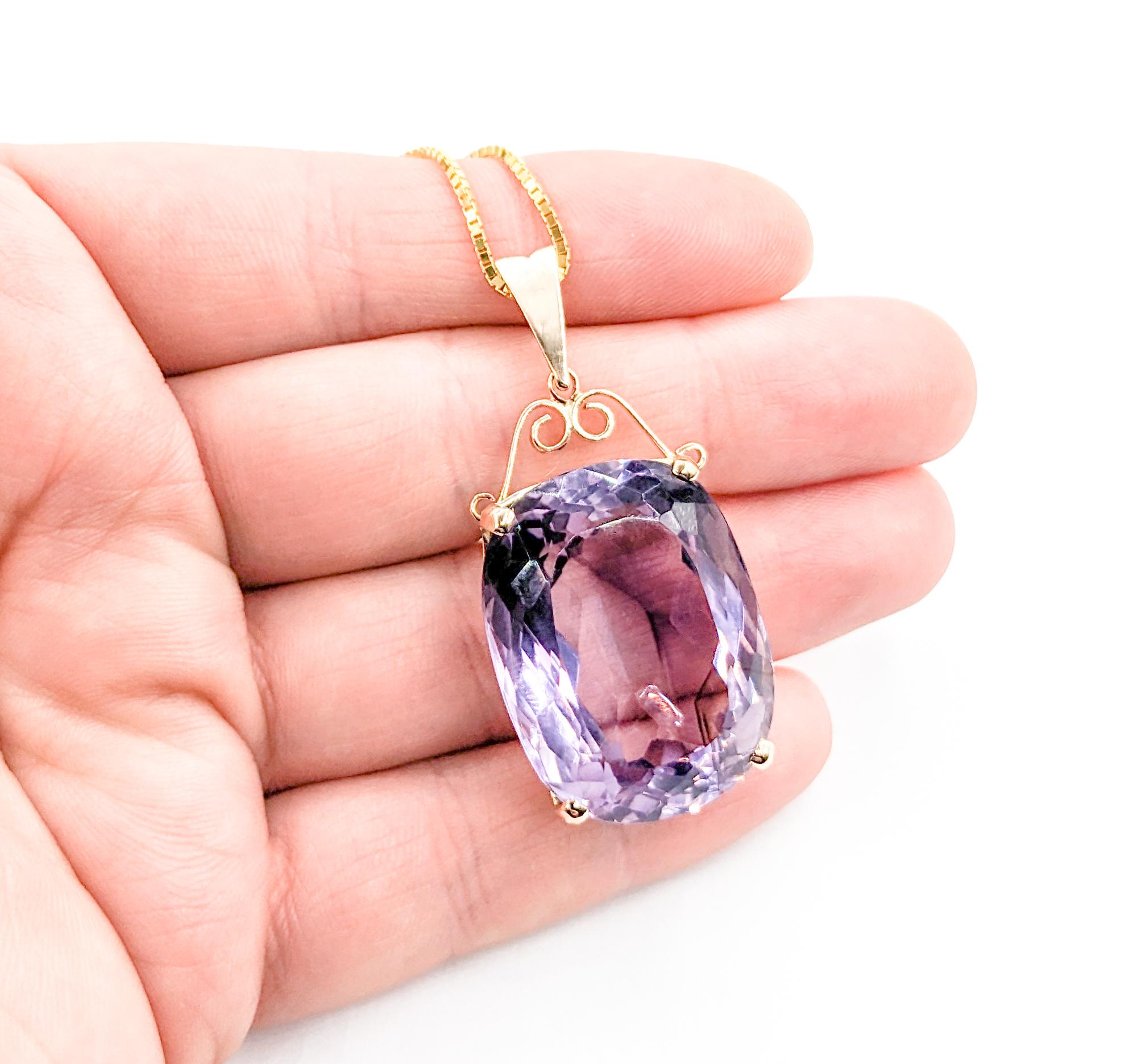 Round Cut 46ct Amethyst Pendant With Chain In Yellow Gold For Sale