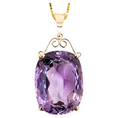 46 Karat Amethyst-Anhänger mit Kette aus Gelbgold