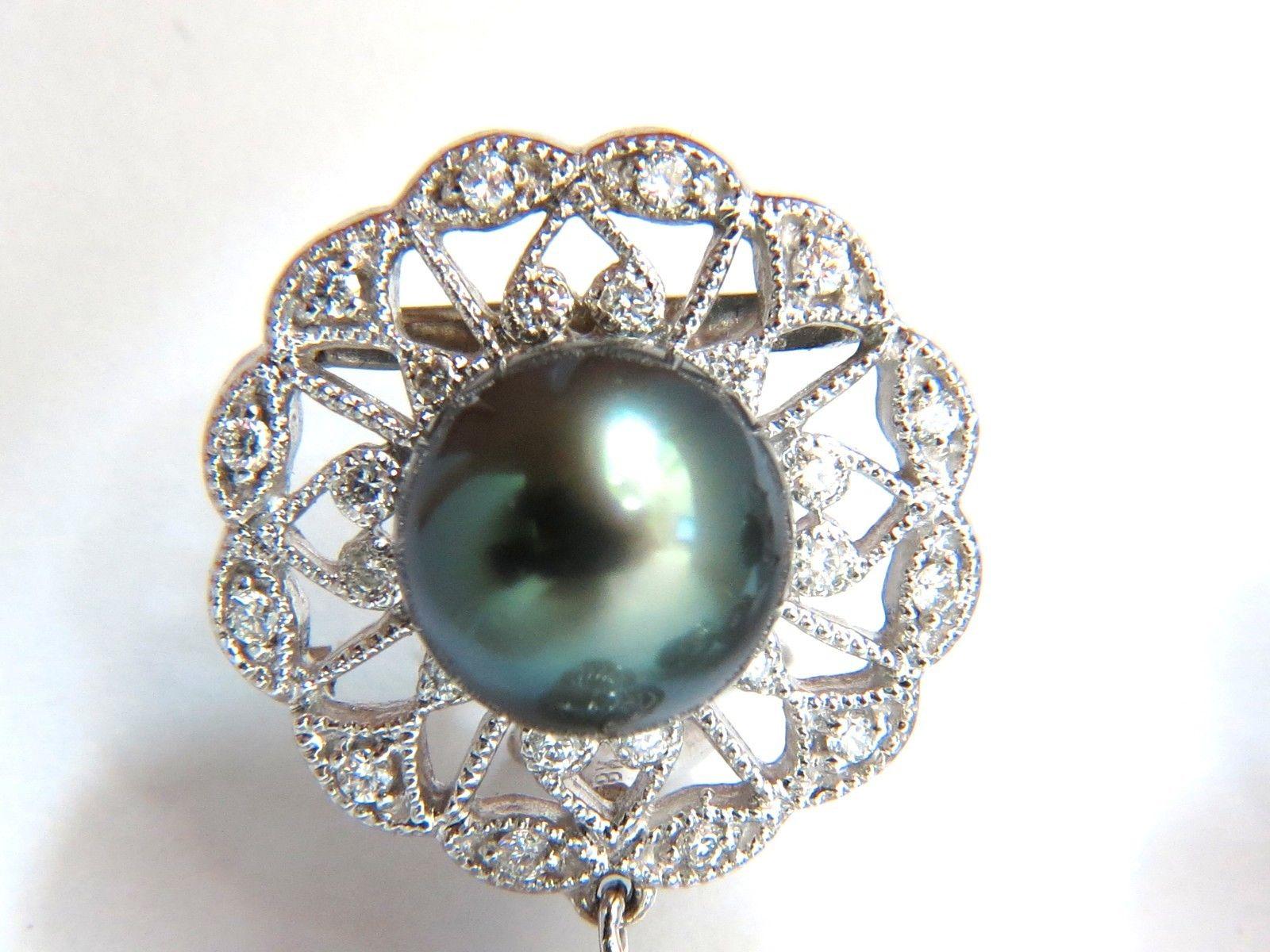 Pendants d'oreilles en or 18 carats avec émeraudes naturelles et diamants en forme de paon et perles de Tahiti de 46 carats Neuf - En vente à New York, NY
