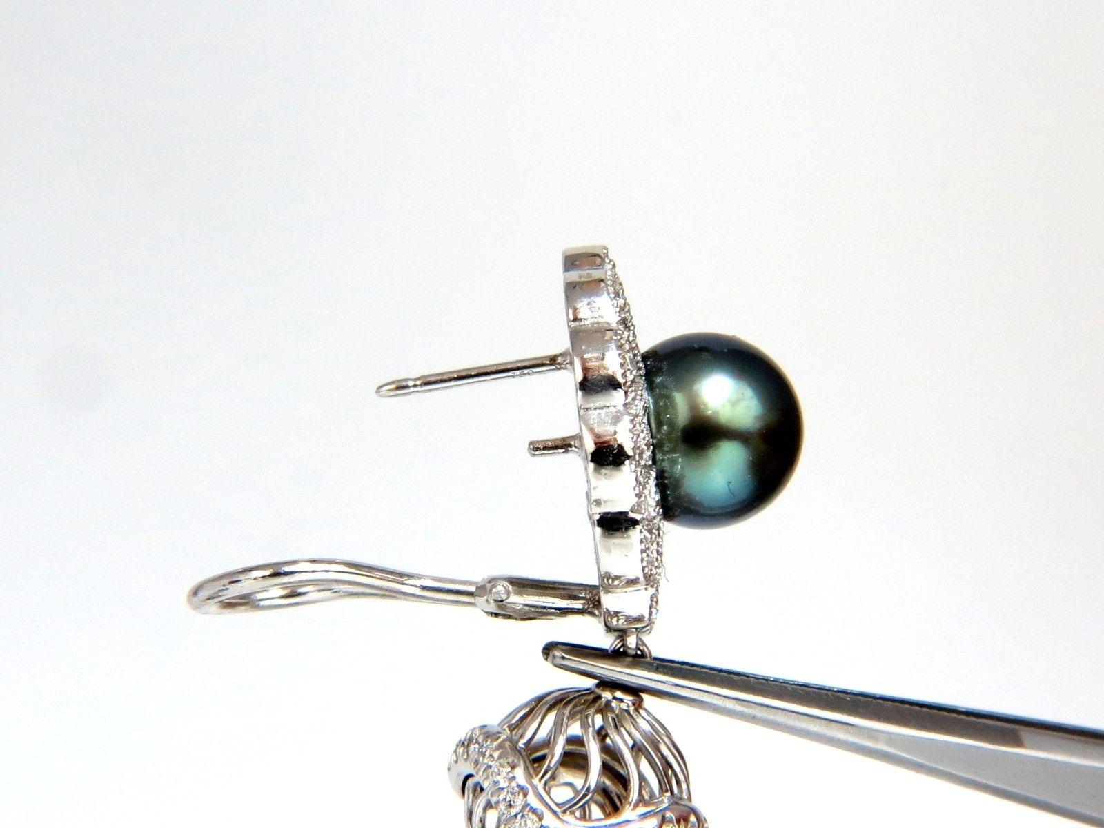 Pendants d'oreilles en or 18 carats avec émeraudes naturelles et diamants en forme de paon et perles de Tahiti de 46 carats en vente 5