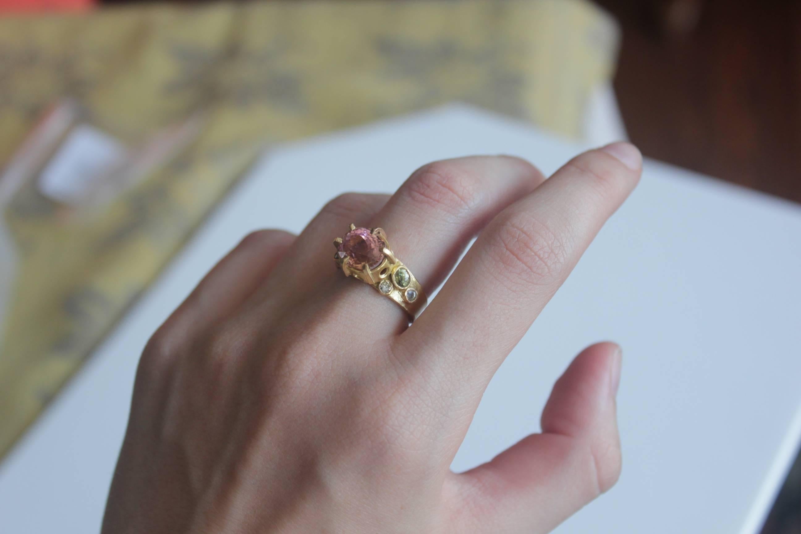 4.6 Carat Peach Tourmaline, 22 Karat Gold Cocktail Ring In New Condition In New York, NY