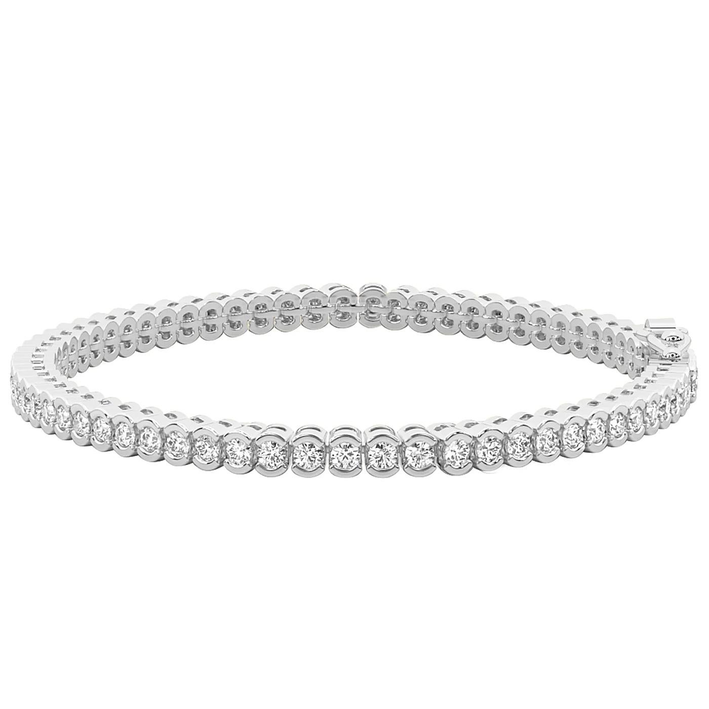 This New York Jewelers bracelet is 7 inches long and is made of 14K white gold. It contains 4.6 carats of diamonds and 58 Rounds with I-J color and SI clarity. The weight of the bracelet is 21 Grams.

Details:
Brand: New York Jewelers
Total Carat