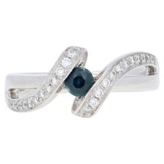 Bague bypass en or blanc 14 carats avec saphir taille ronde et diamants de 0,46 carat