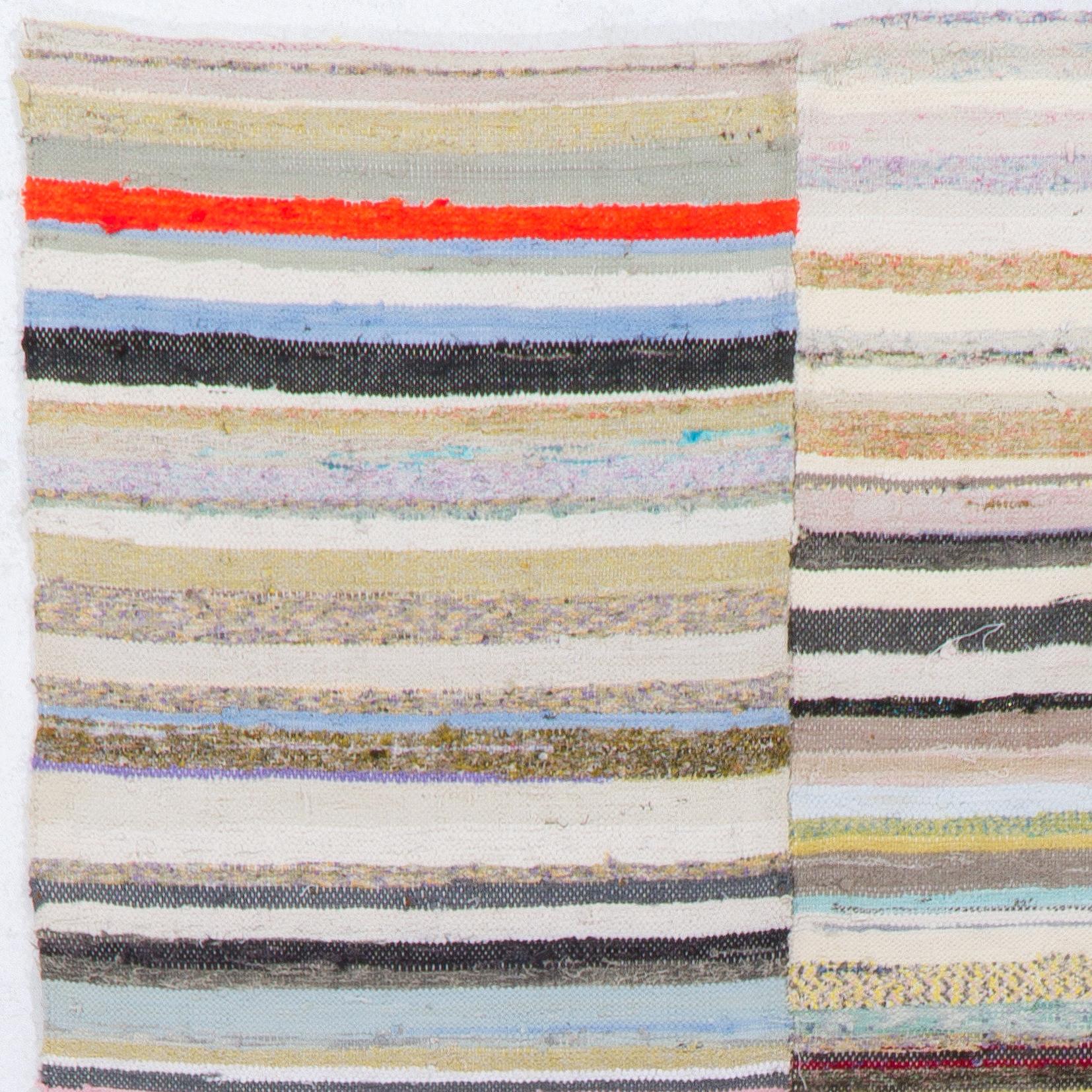 Questi autentici tessuti piatti (Kilim) provenienti dalla Turchia orientale sono stati tessuti a mano dai nomadi verso la metà del XX secolo per essere utilizzati come rivestimento delle tende e delle case invernali. Sono stati realizzati per essere