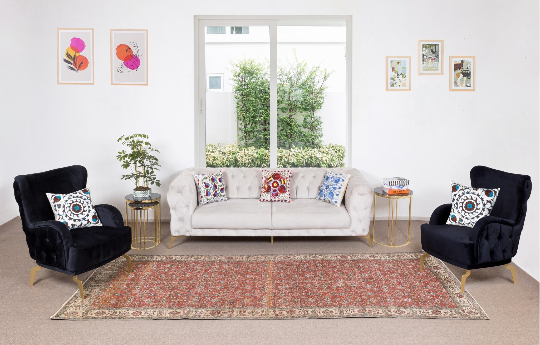 Una alfombra turca vintage para decorar el pasillo. Finamente anudado a mano con pelo de lana medio uniforme sobre base de algodón. Muy buen estado. Resistente y tan limpia como una alfombra nueva (lavada a fondo profesionalmente).