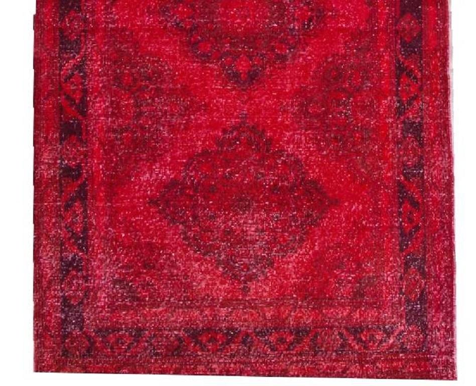 4.6x12.7 Ft Vintage Turkish Hallway Runner Rug dyed in Red 4 Modern Interiors In Good Condition For Sale In Philadelphia, PA