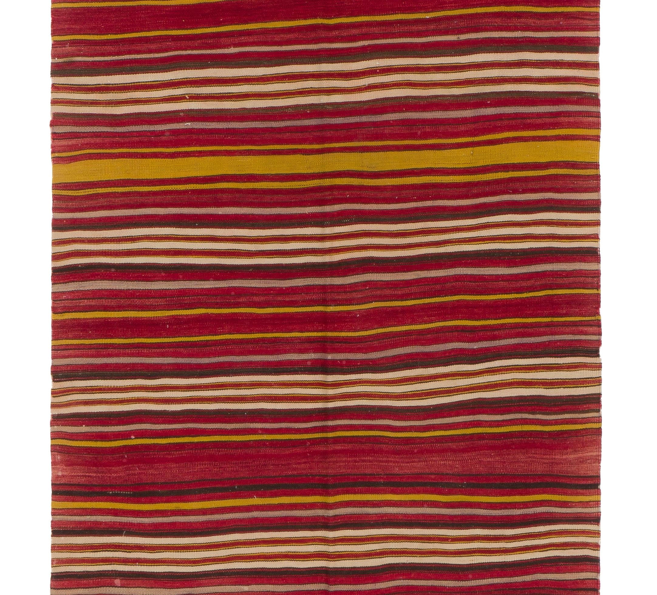 4,6x14.3 Ft Handgefertigter Kelim-Läufer mit bunten Streifen. Roter Vintage-Flurteppich (Handgewebt) im Angebot