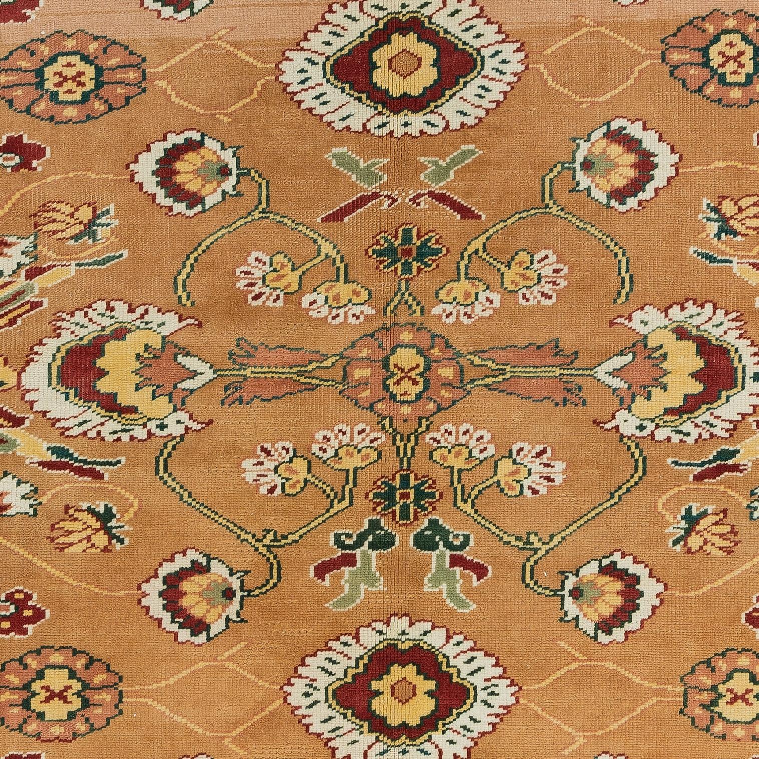 4,6x5.5 Ft Vintage Türkischer Teppich mit floralem Design, einzigartiger handgefertigter Teppich im Zustand „Gut“ im Angebot in Philadelphia, PA