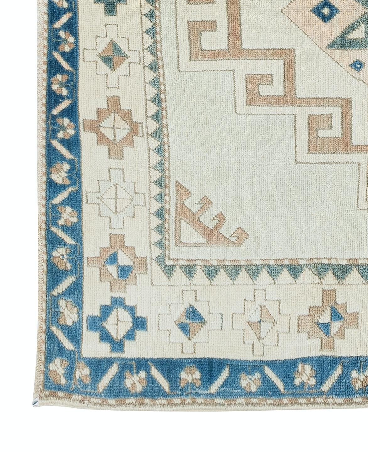 4.6x5.7 Ft Vintage Handmade Turkish Accent Rug, 100% Wool In Excellent Condition For Sale In Spring Valley, NY