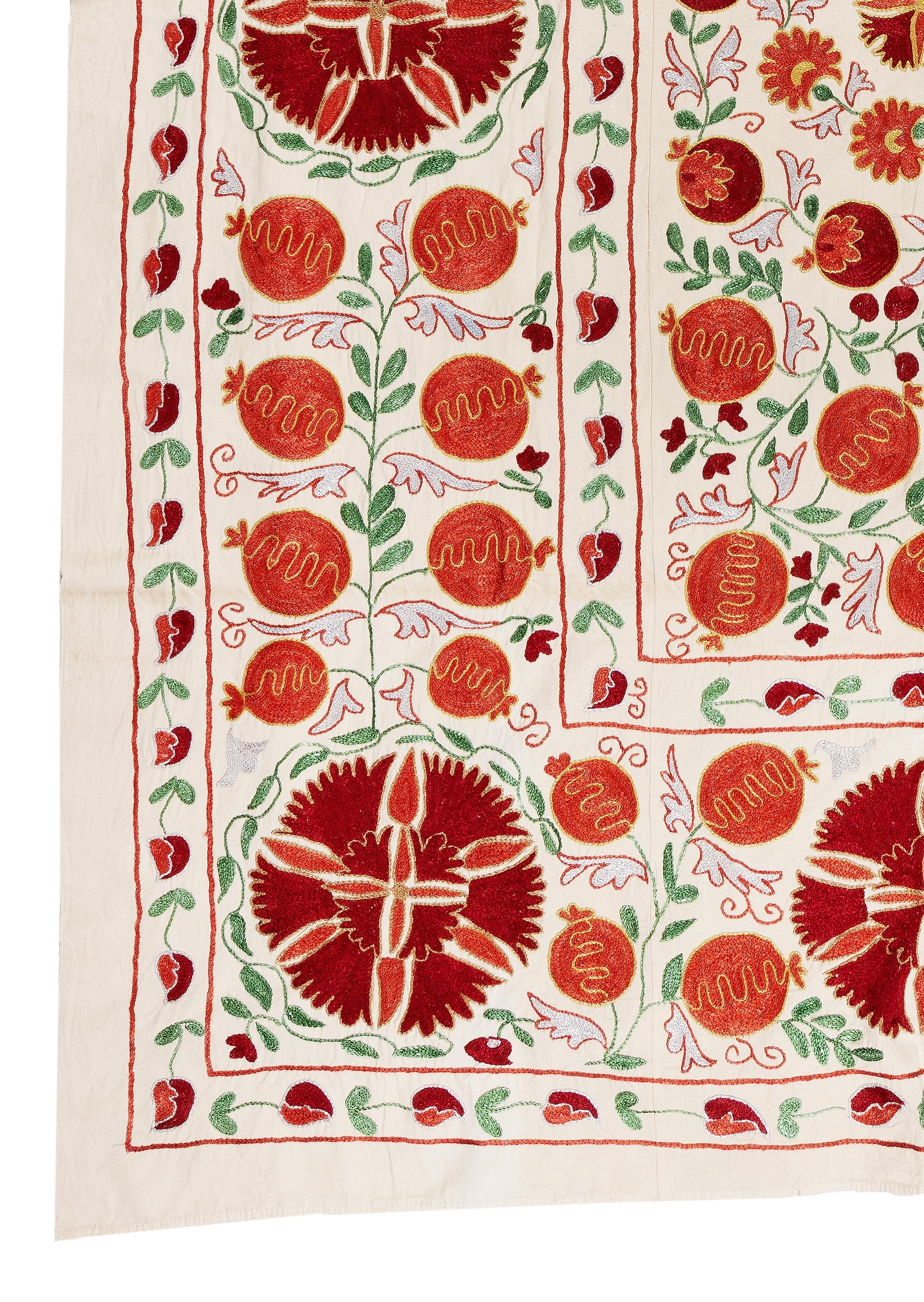 4.6x6.3 Ft Silk Embroidery Wall Hanging, Modern Table Cover, Suzani Bedspread In New Condition For Sale In Spring Valley, NY
