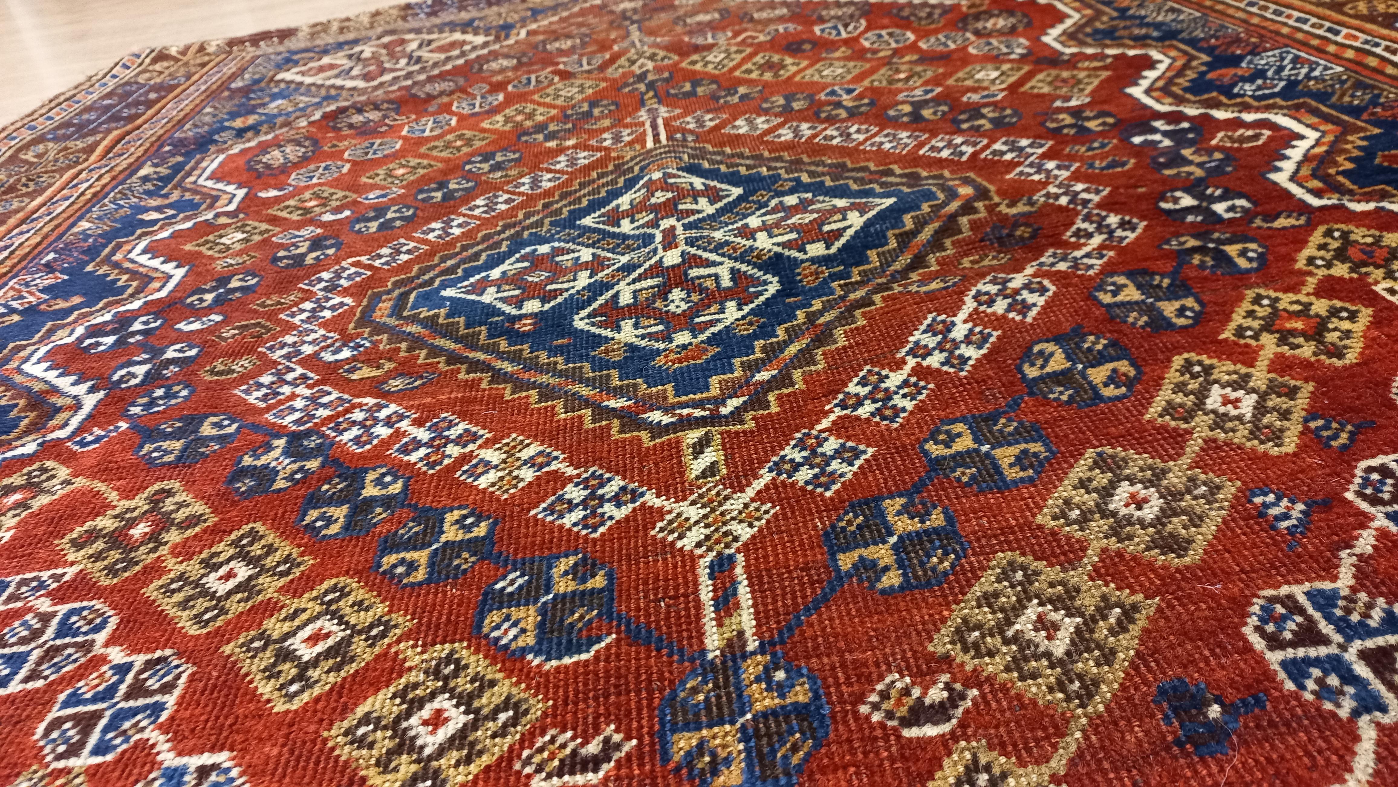 4.6x6.6 Ft Antique Persian Shiraz Qashqai Rug. All Wool & Natural Vegetable Dyes For Sale 7