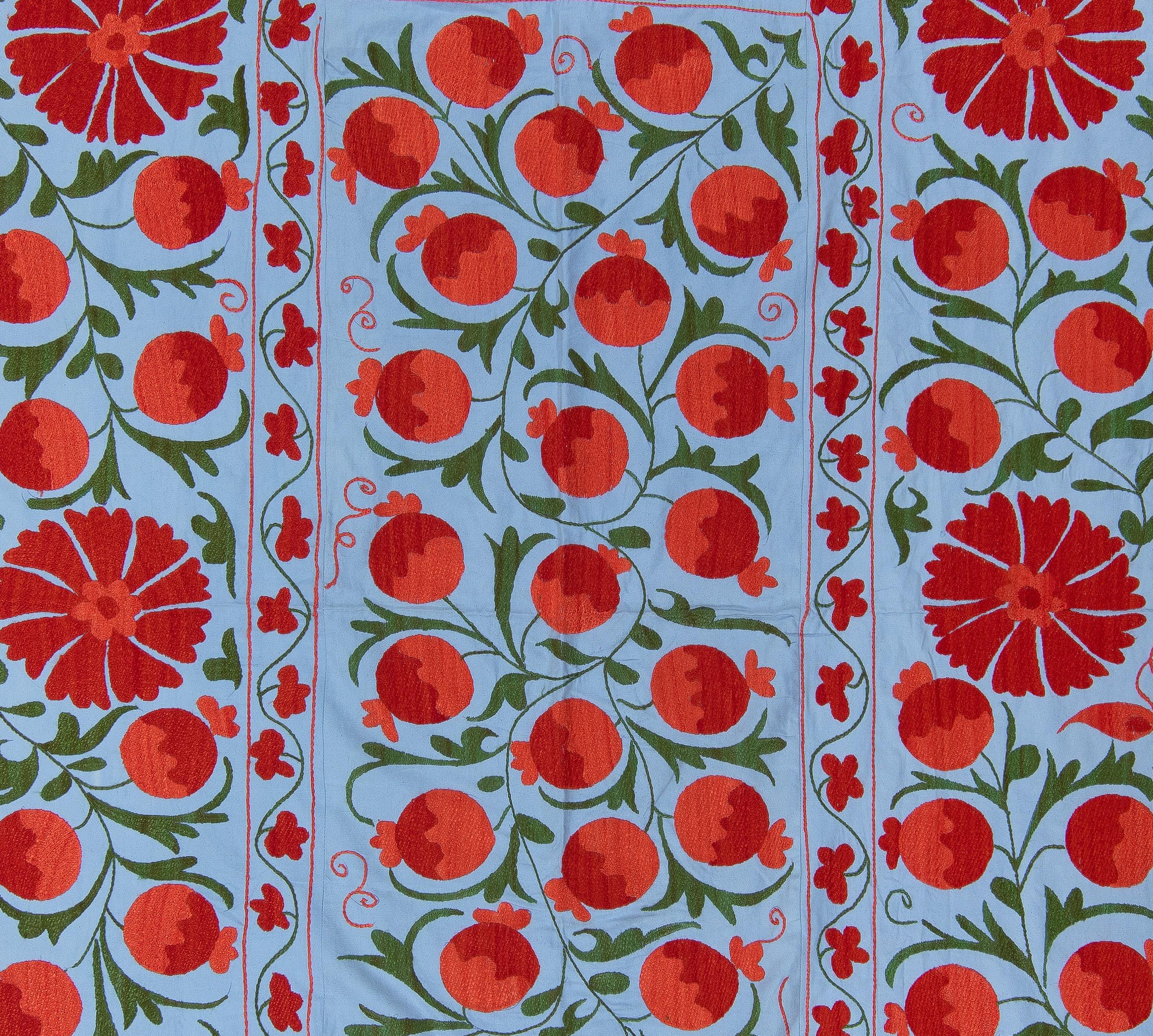 4,6x6.6 Ft Vintage-Wandbehang, bestickter Seidenbettbezug, Boho-Wandschmuck (Usbekisch) im Angebot