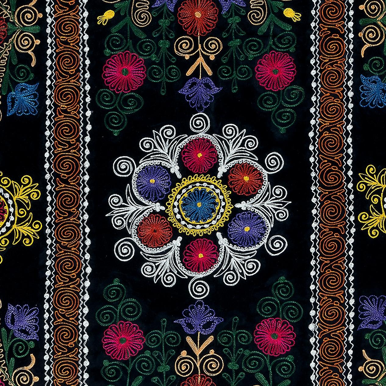 Suzani 4.6x6.8 Ft Silk Embroidery Wall Hanging. Black Vintage Throw. Floral Tablecloth For Sale
