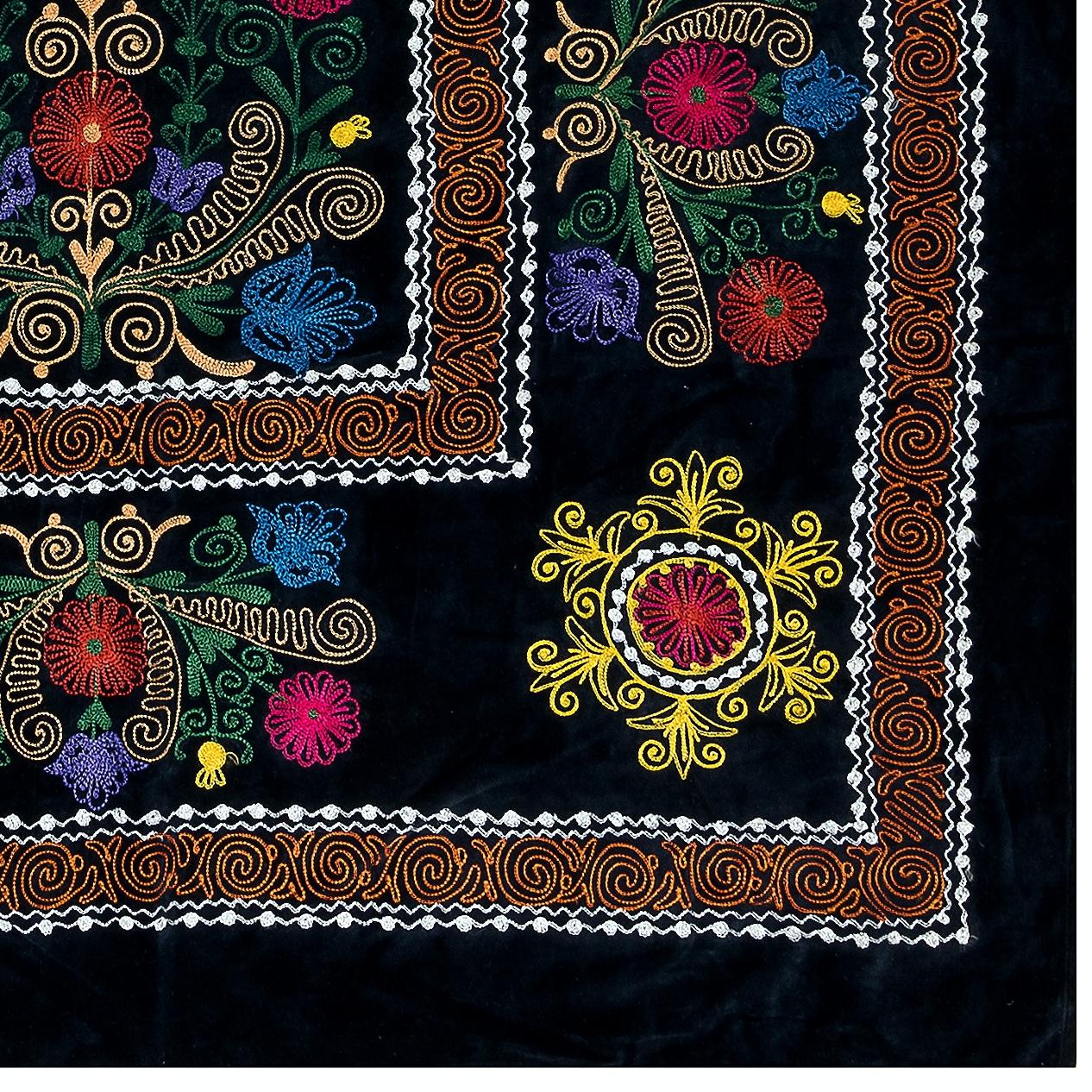 Uzbek 4.6x6.8 Ft Silk Embroidery Wall Hanging. Black Vintage Throw. Floral Tablecloth For Sale