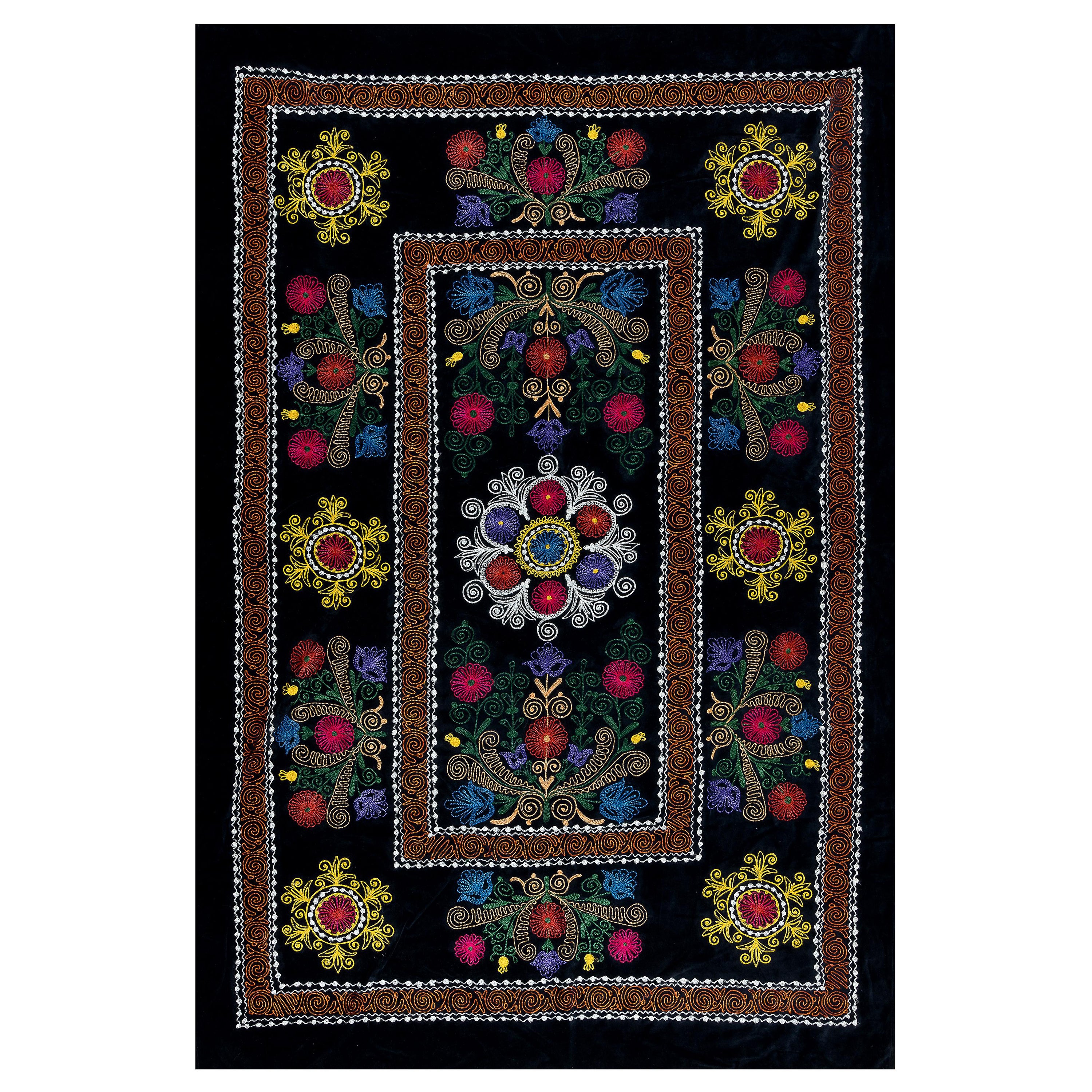 4,6x6,8 Ft Wandbehang aus Seide mit Stickerei. Schwarzer Vintage-Überwurf. Tischtuch mit Blumen