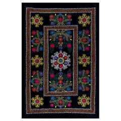 4,6x6,8 Ft Wandbehang aus Seide mit Stickerei. Schwarzer Vintage-Überwurf. Tischtuch mit Blumen